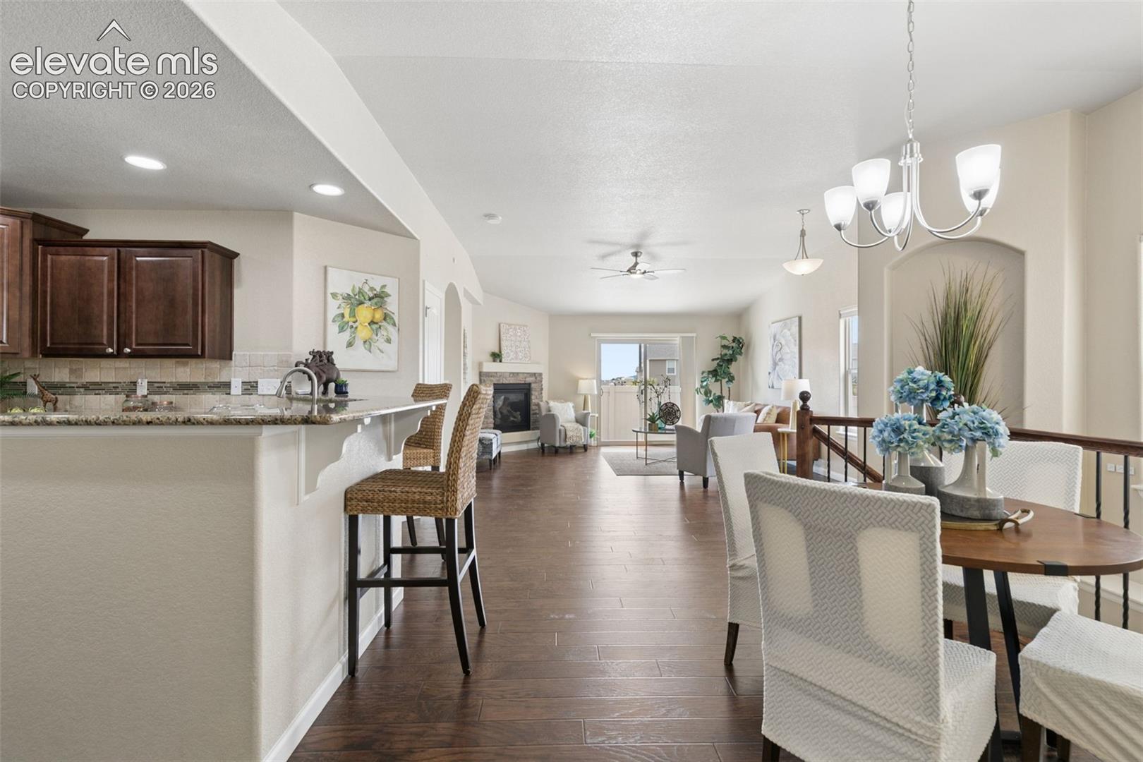 Listing photo 11 for 8042 Potentilla Grove