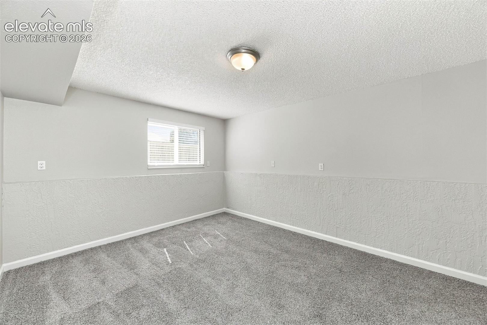 Listing photo 16 for 4937 Dewar Drive