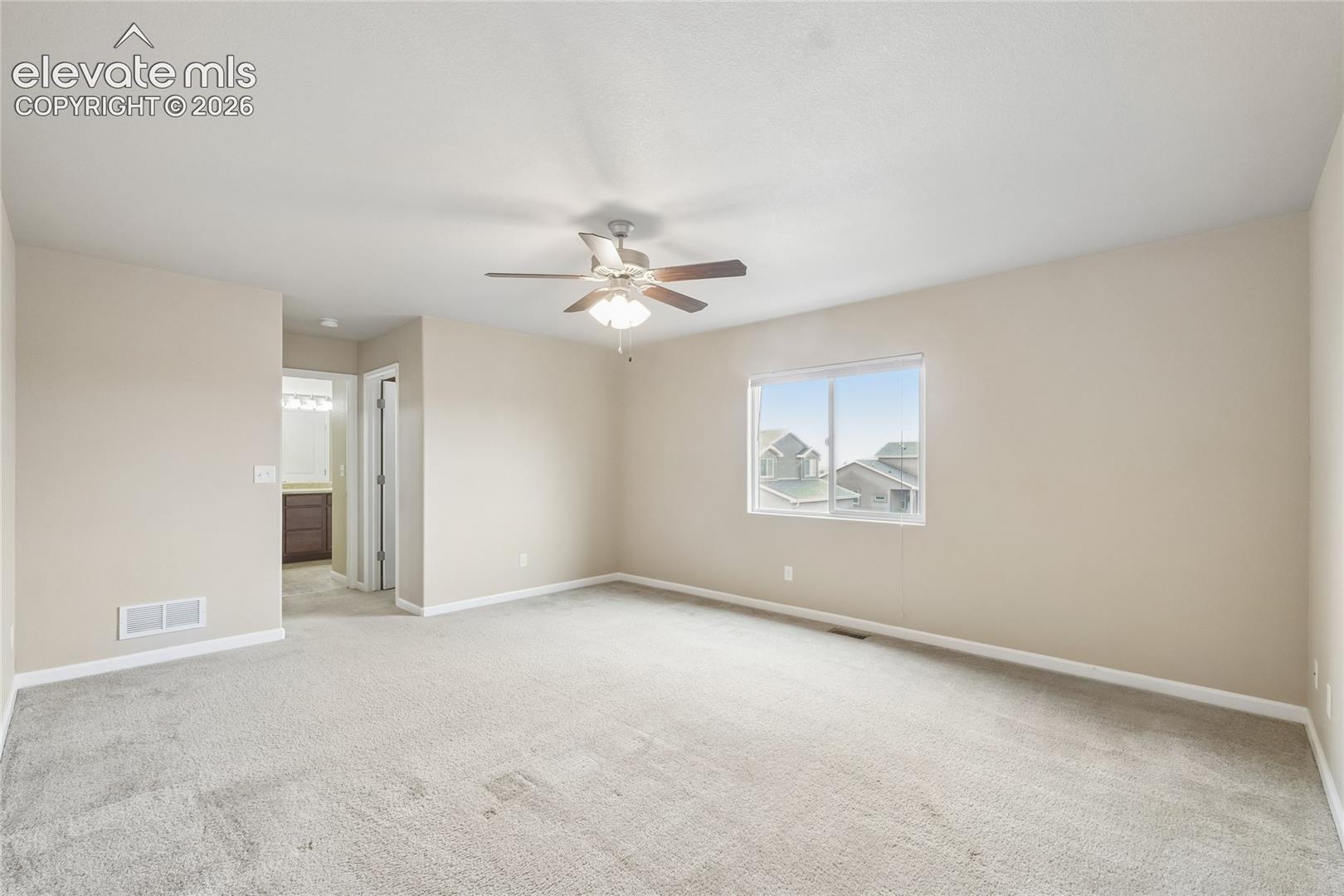 Listing photo 4 for 11528 Louvre Point