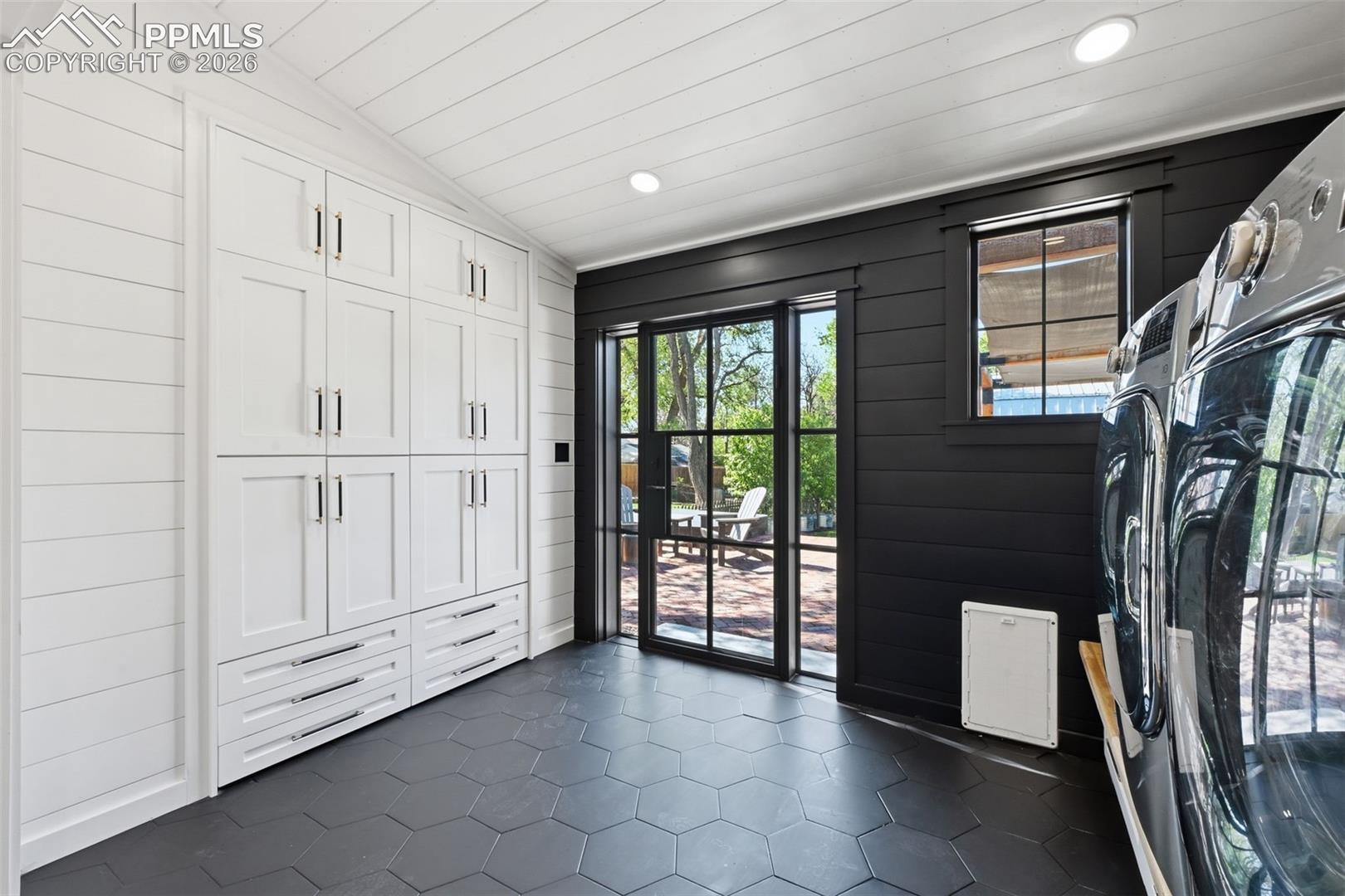 Listing photo 15 for 937 E Costilla Street