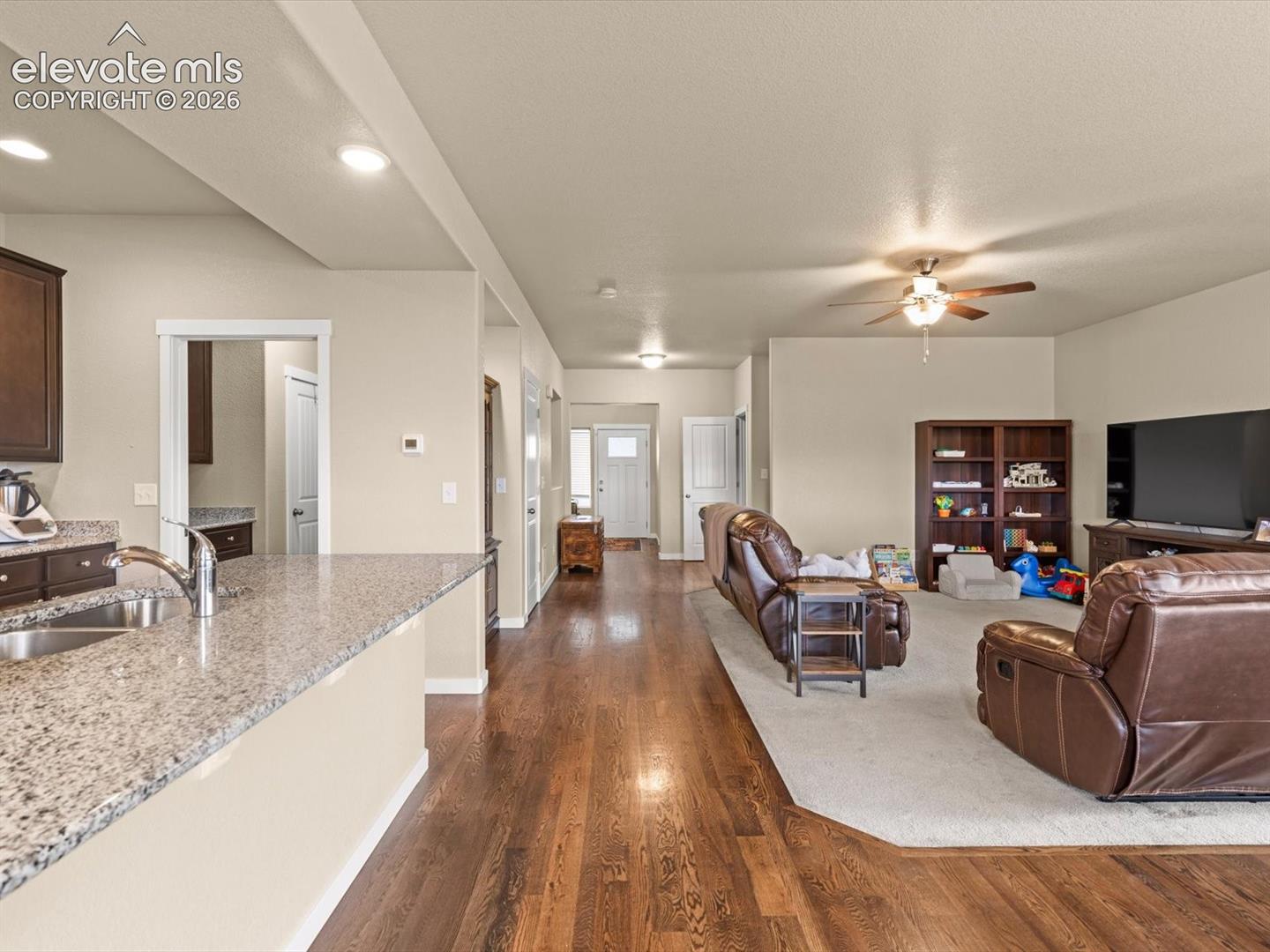 Listing photo 6 for 1564 Grand Overlook Street