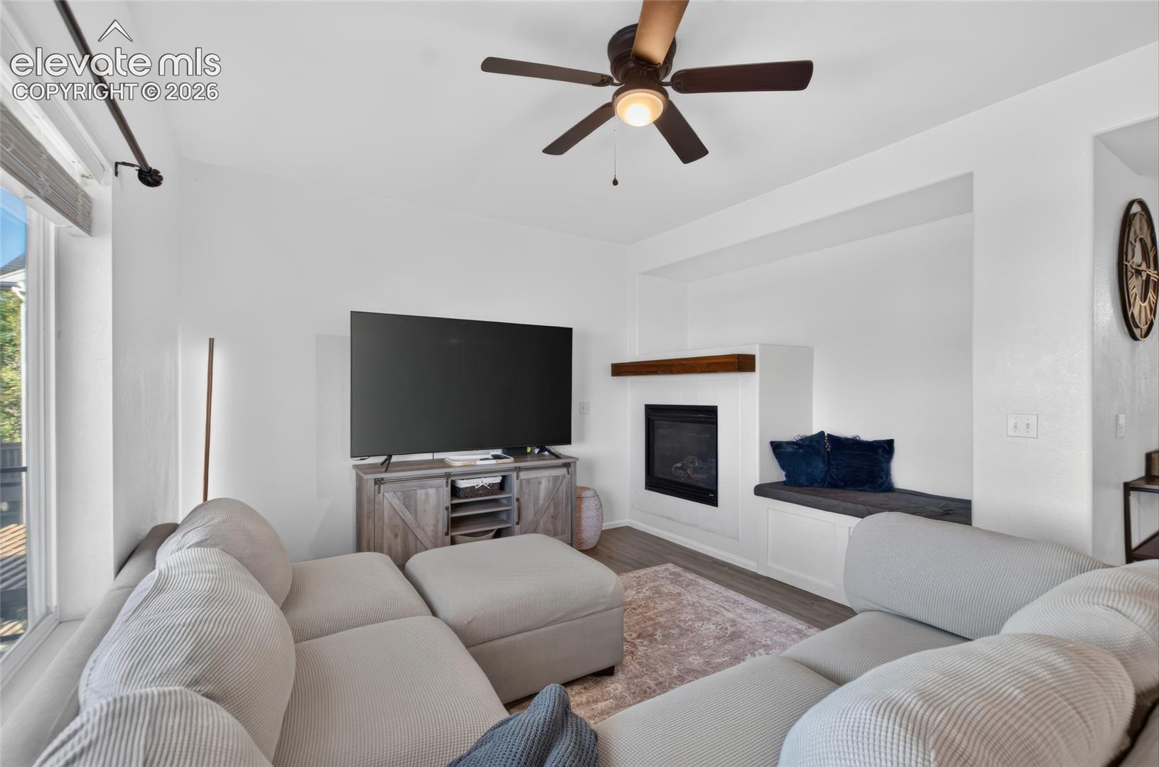 Listing photo 6 for 7490 Creekfront Drive