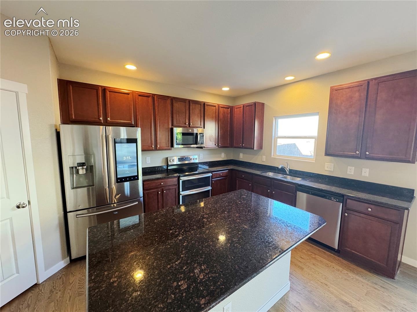 Listing photo 9 for 7961 Sandsmere Drive