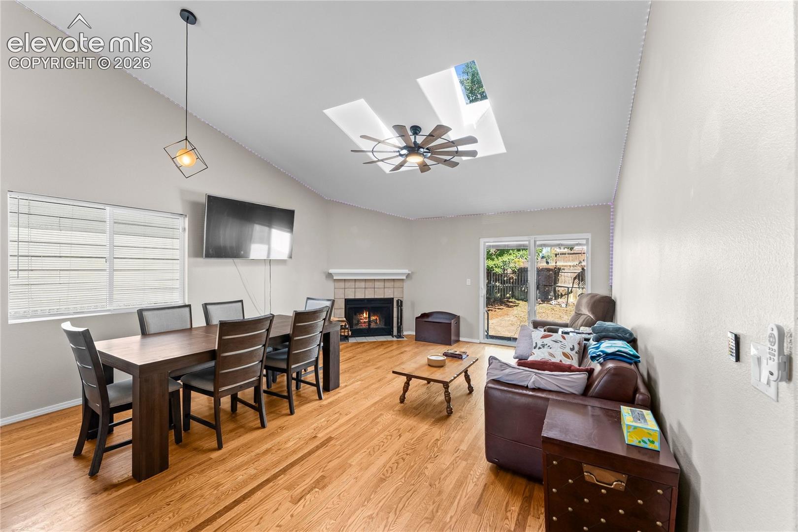 Listing photo 14 for 885 Candlestar Loop