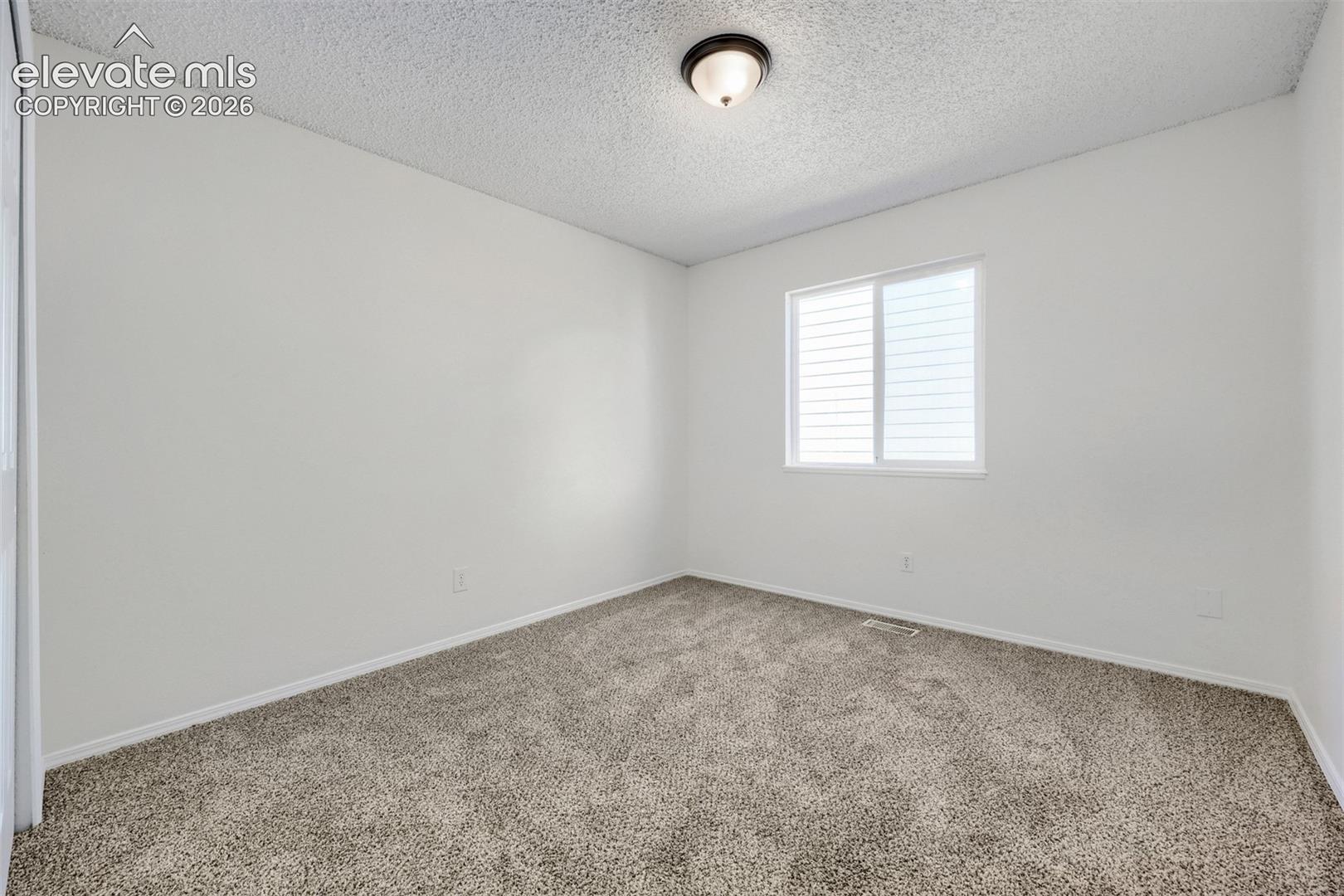 Listing photo 16 for 858 Marshall Drive
