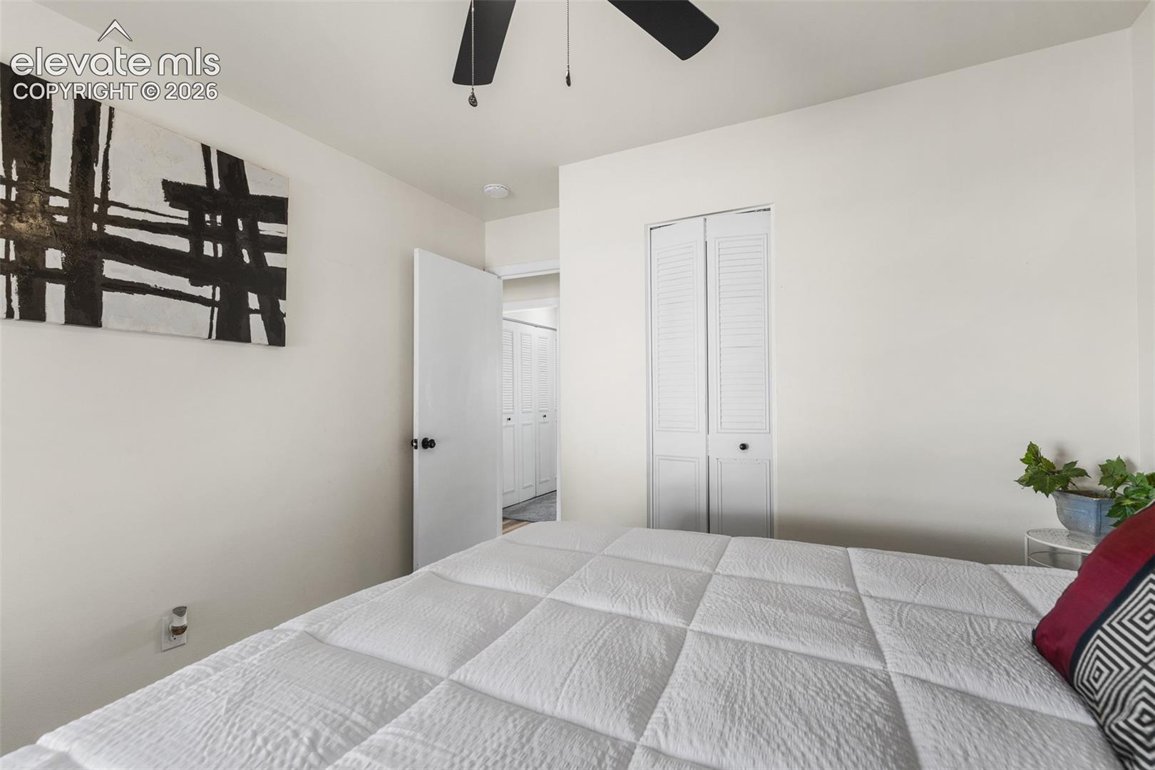 Listing photo 11 for 1818 Maplewood Drive