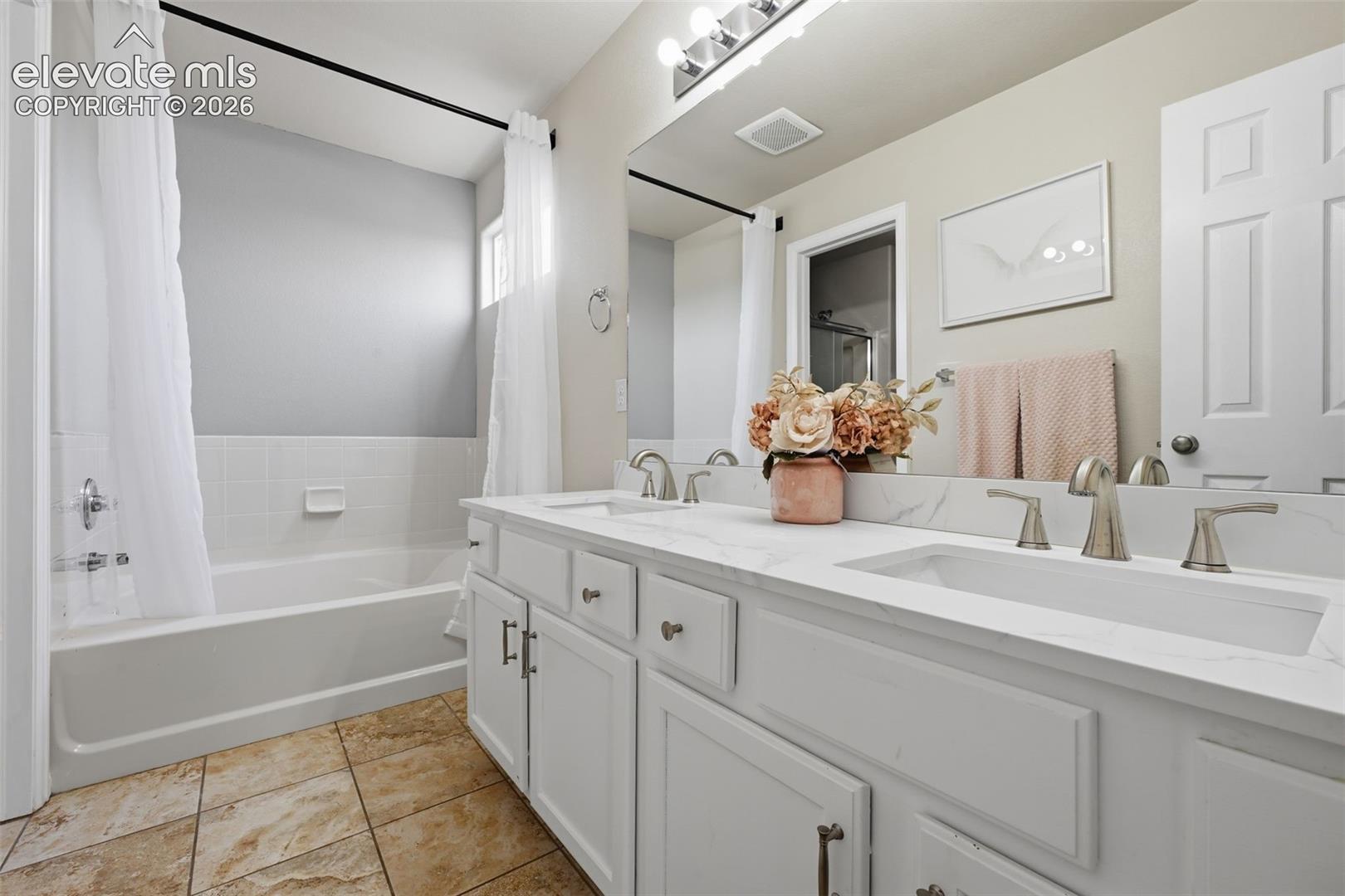 Listing photo 18 for 8929 Celebrity Court