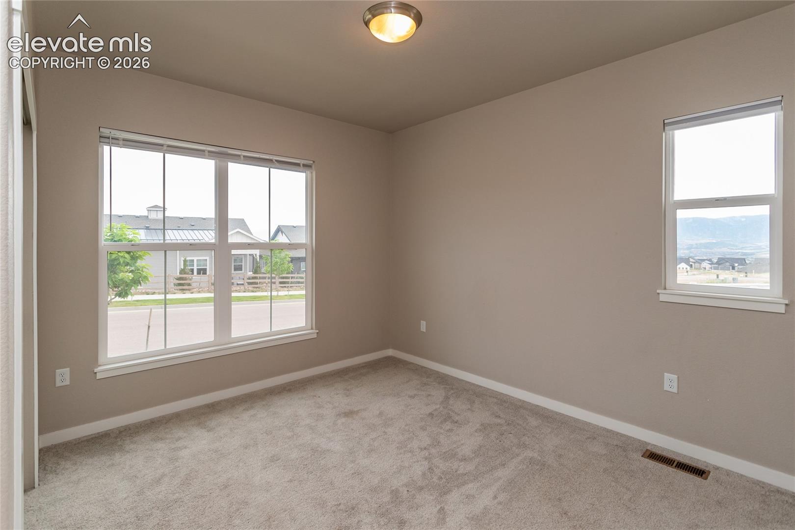 Listing photo 14 for 330 E Lost Pines Drive