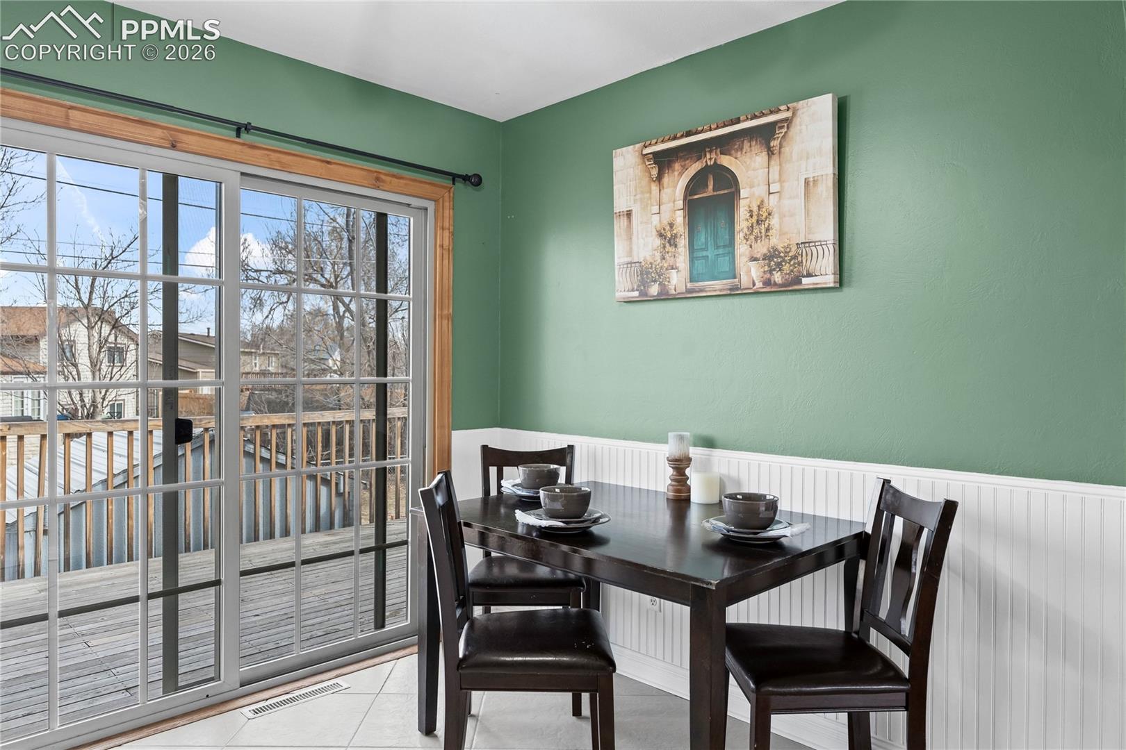 Listing photo 5 for 1325 Southmoor Drive