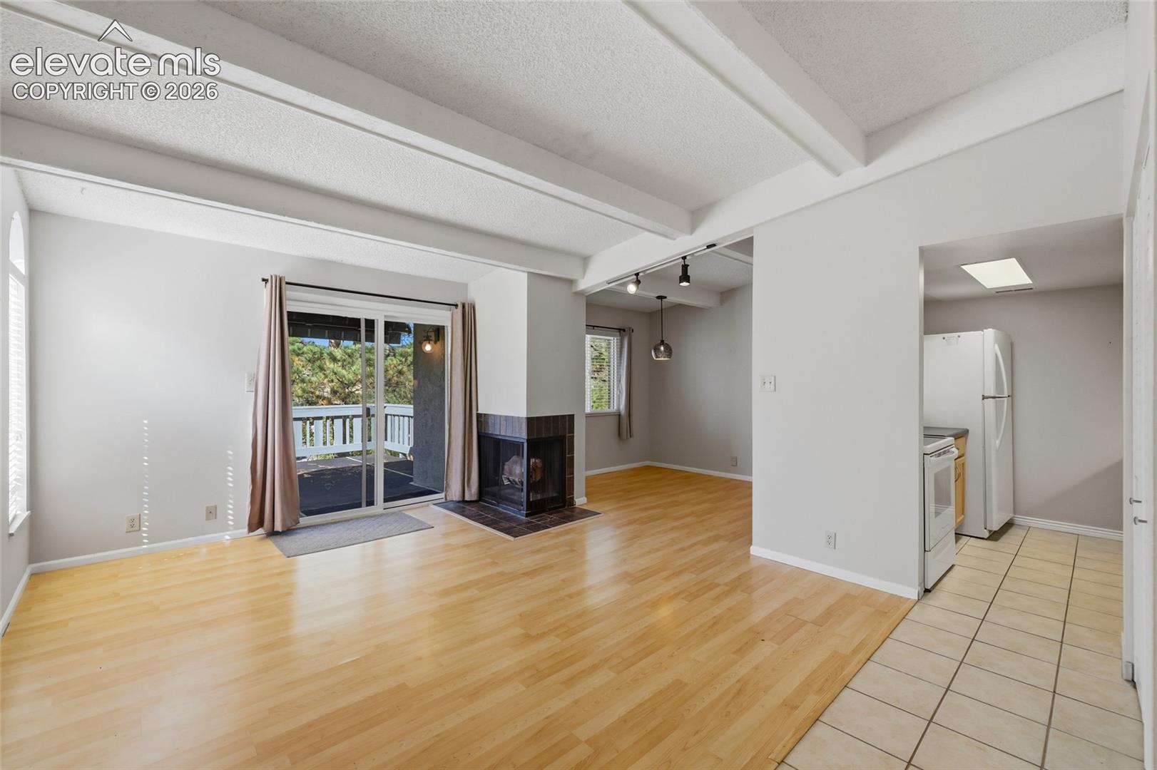 Listing photo 11 for 1062 Fontmore Road C