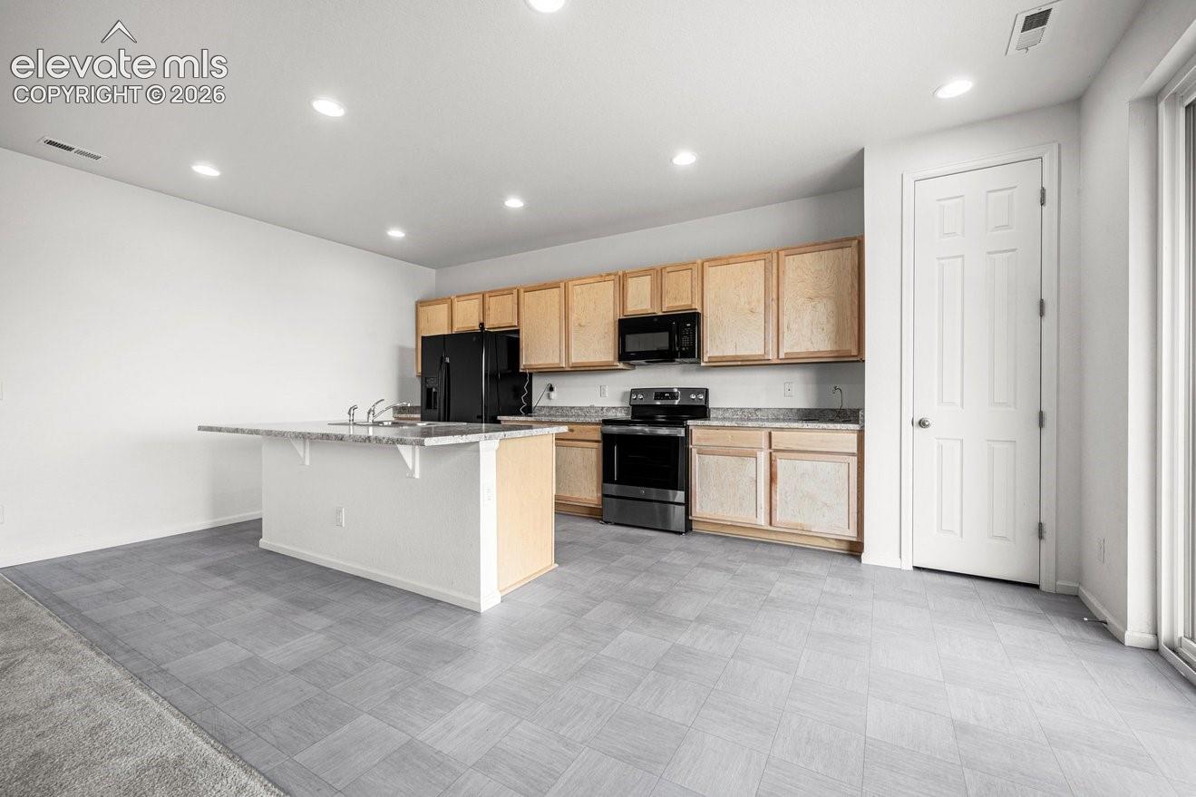 Listing photo 11 for 2209 Sunrise Lane