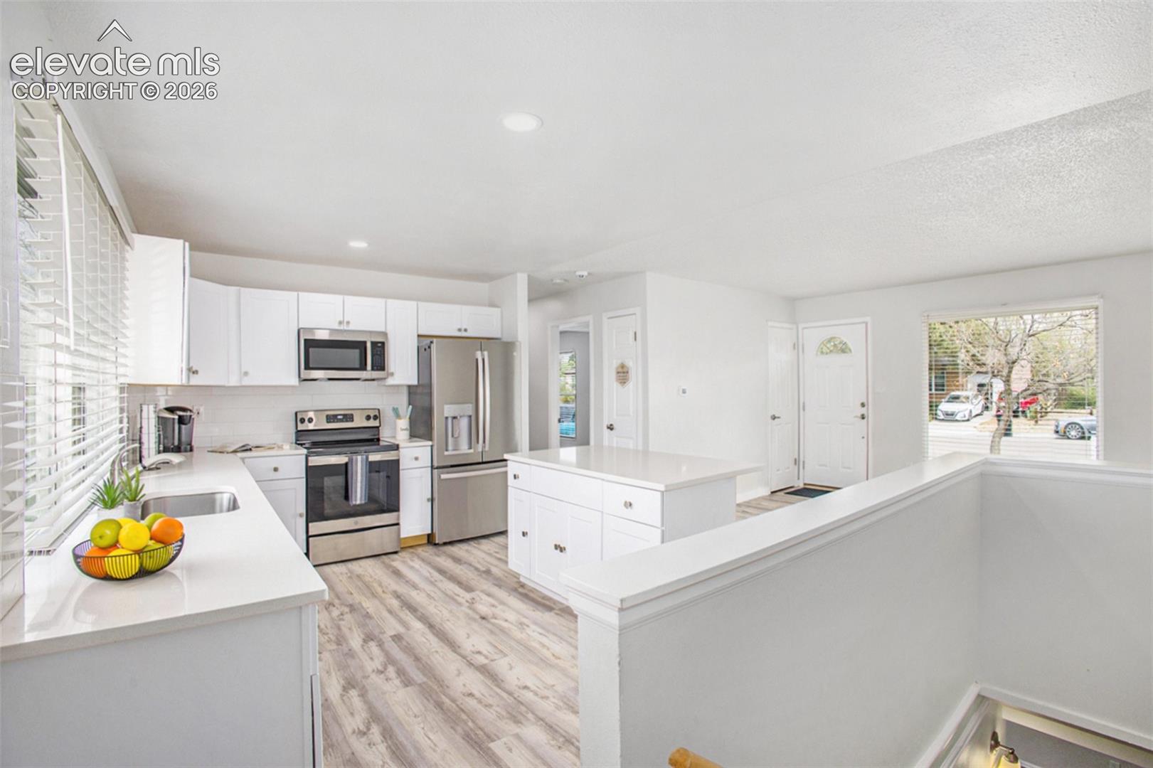 Listing photo 6 for 4087 London Lane