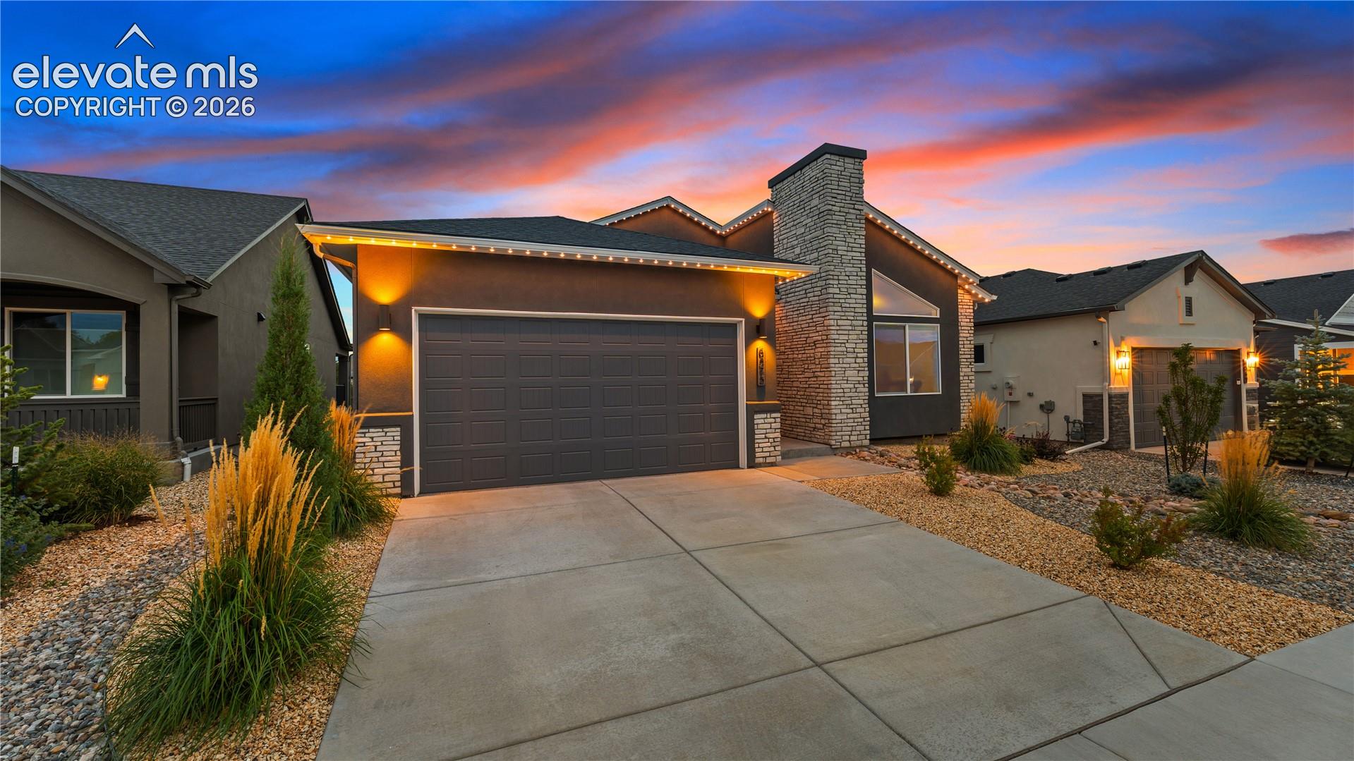 Listing photo 3 for 6575 Vistancia Avenue