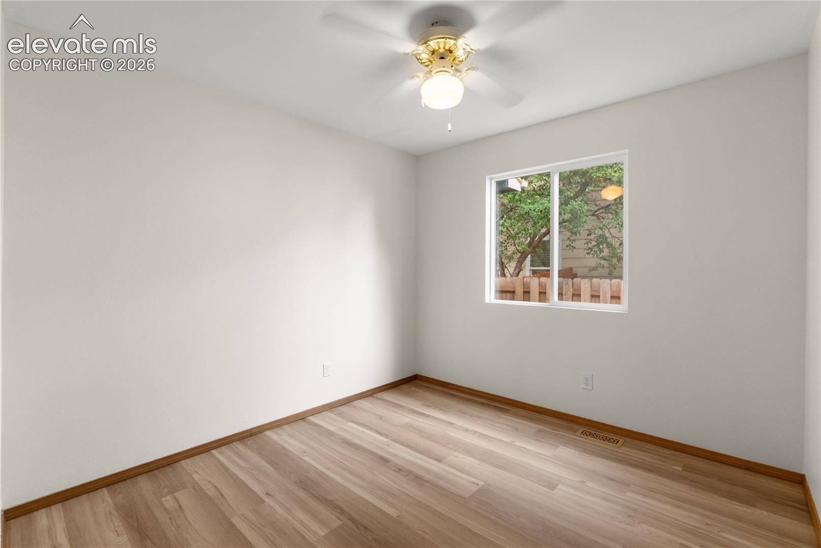 Listing photo 15 for 890 N Candlestar Loop