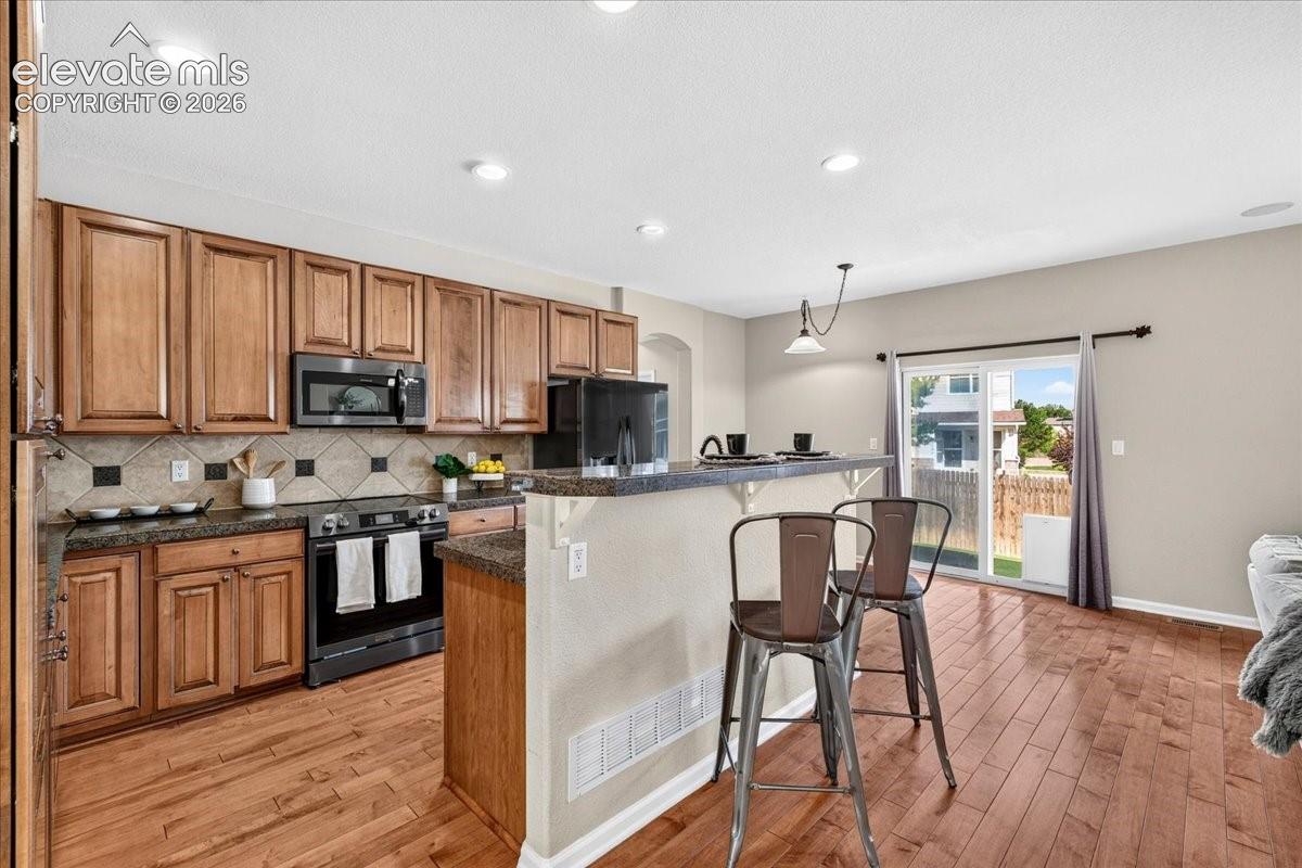 Listing photo 7 for 2409 Capital Drive