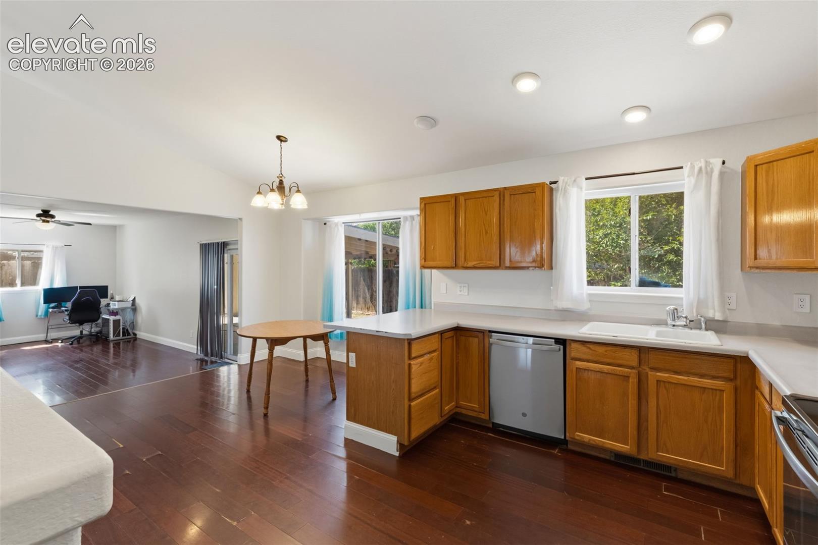 Listing photo 15 for 305 Alma Avenue
