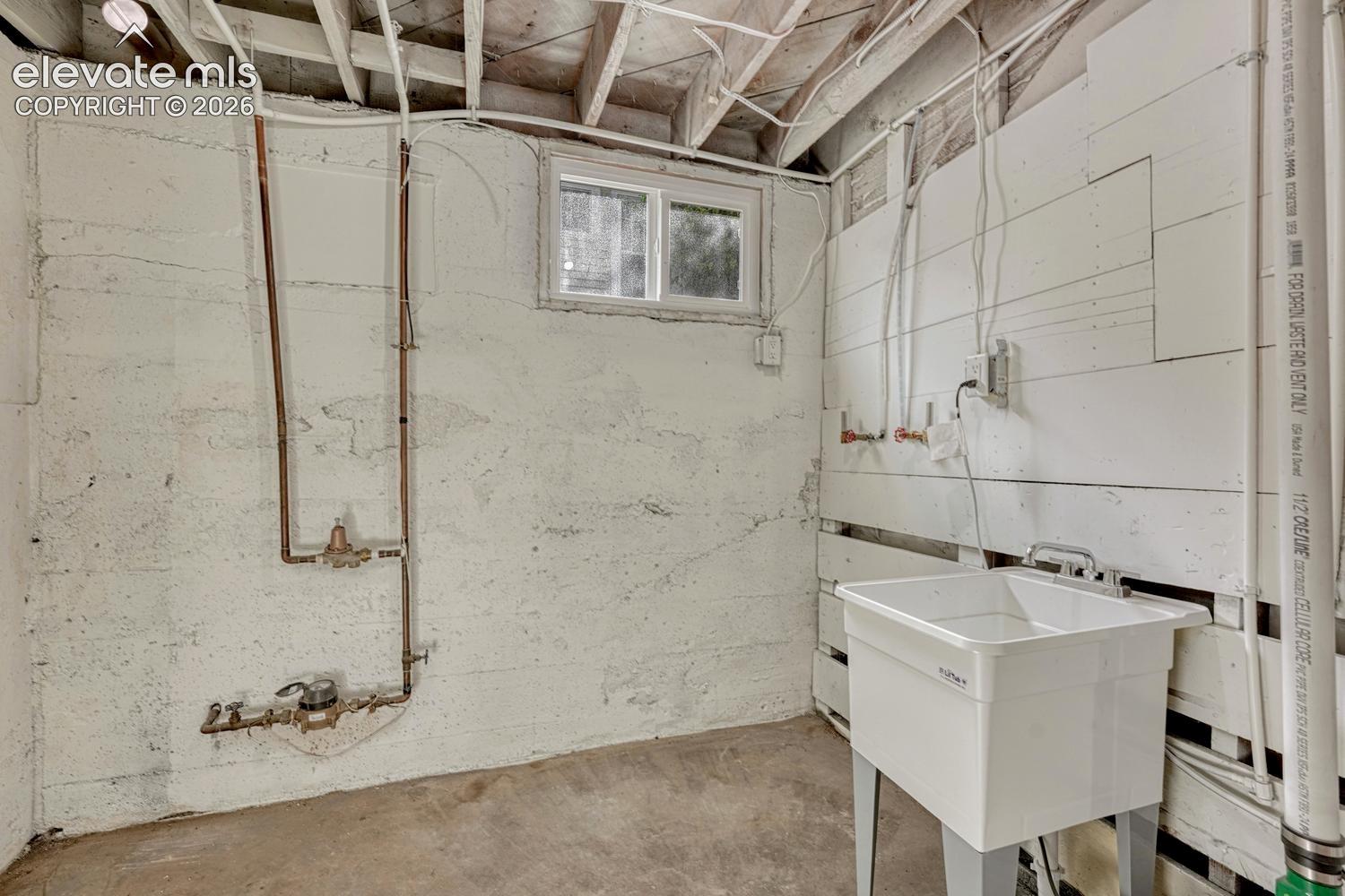 Listing photo 35 for 209 E Washington Street