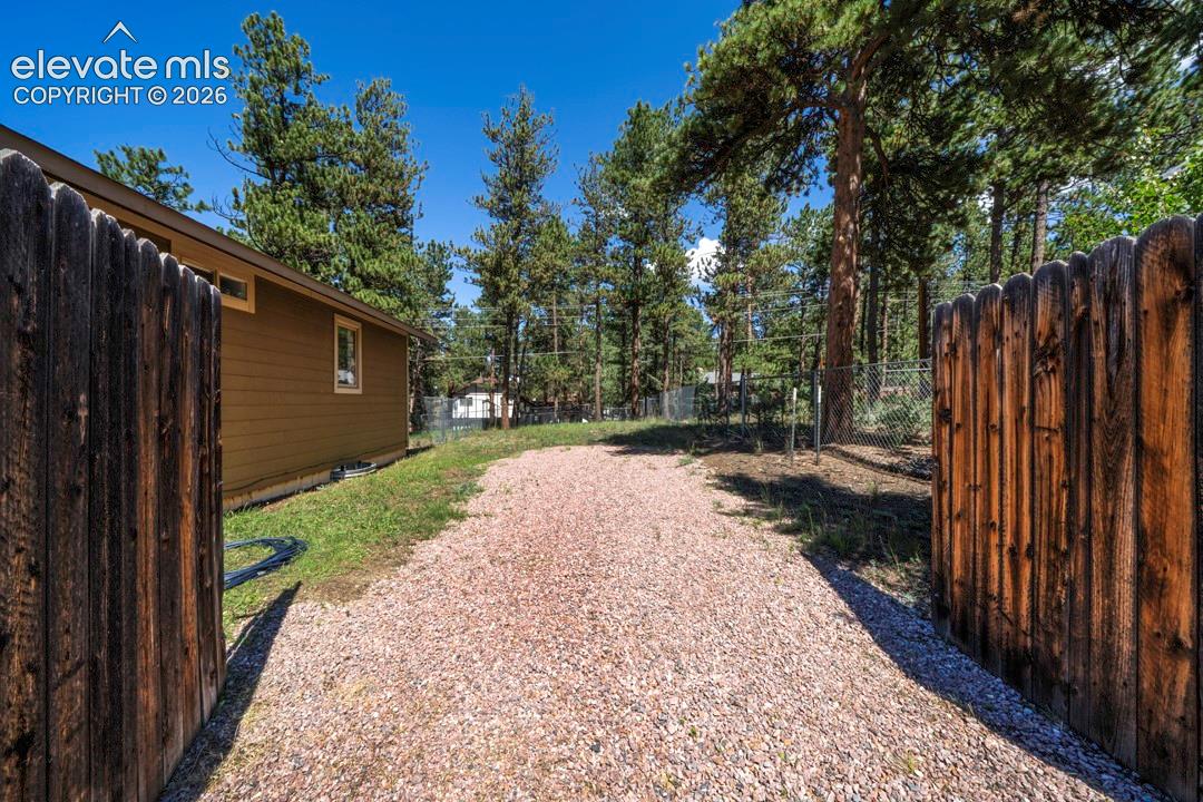 Listing photo 3 for 682 Sunnywood Loop