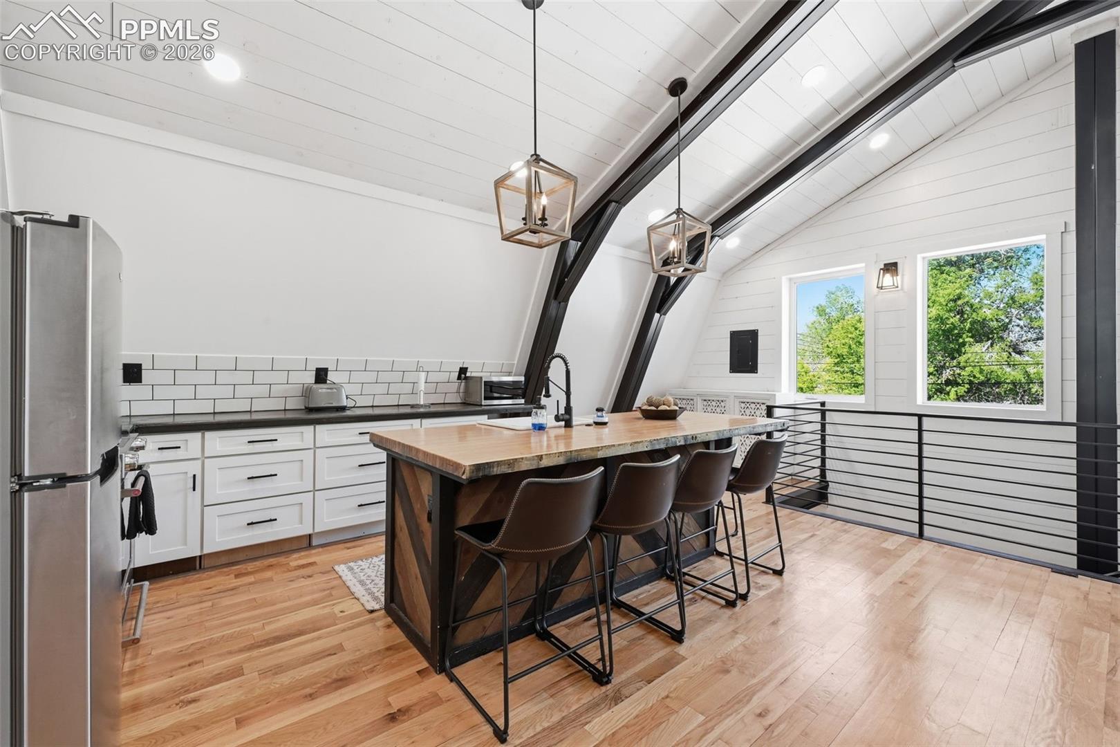 Listing photo 40 for 937 E Costilla Street