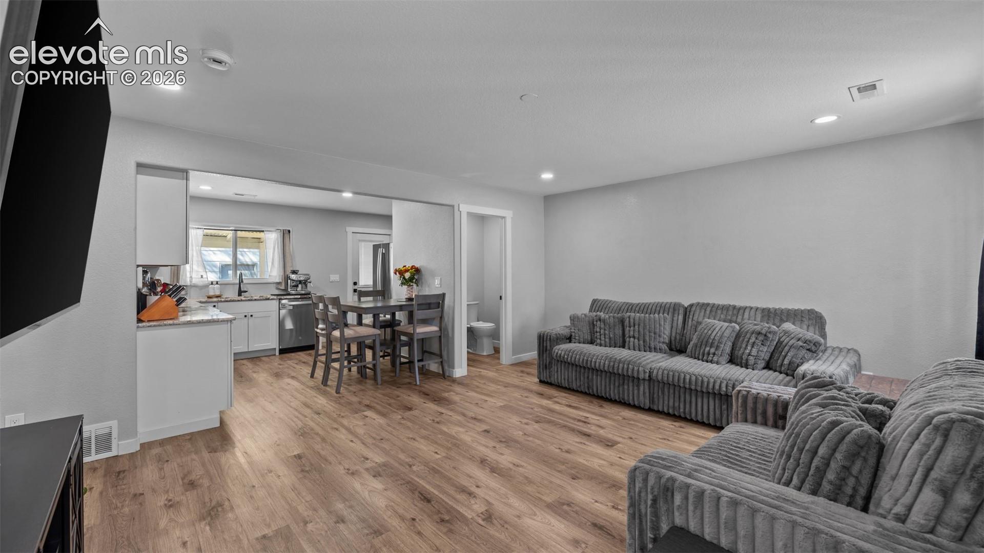Listing photo 2 for 3210 Virginia Avenue