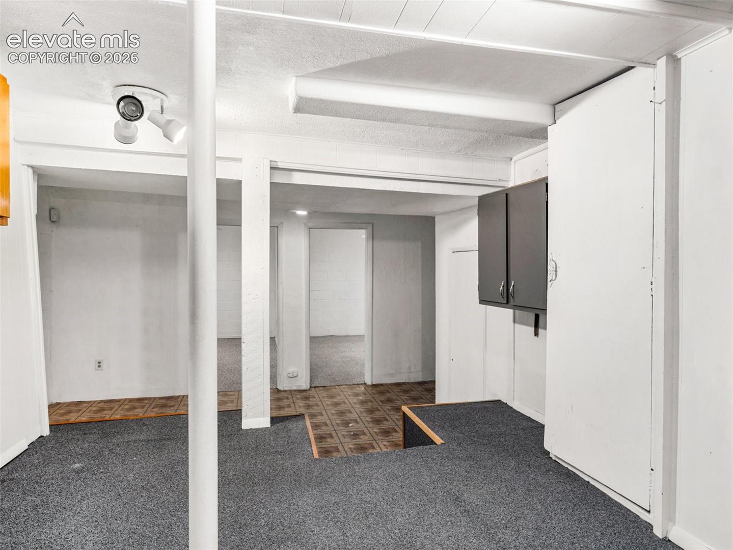 Listing photo 19 for 2213 E Evans Avenue