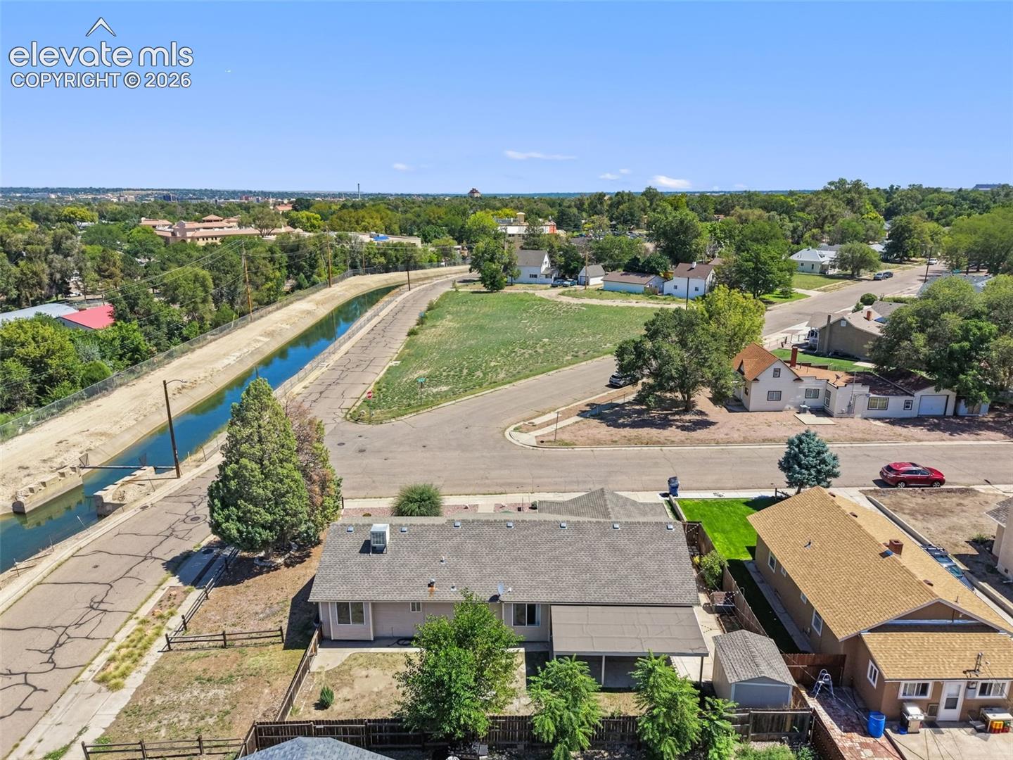 Listing photo 5 for 305 Alma Avenue
