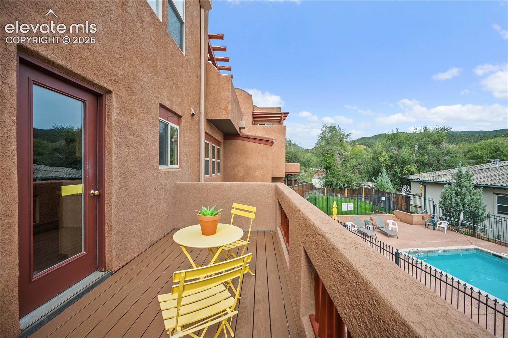 Listing photo 10 for 18 Taos Place