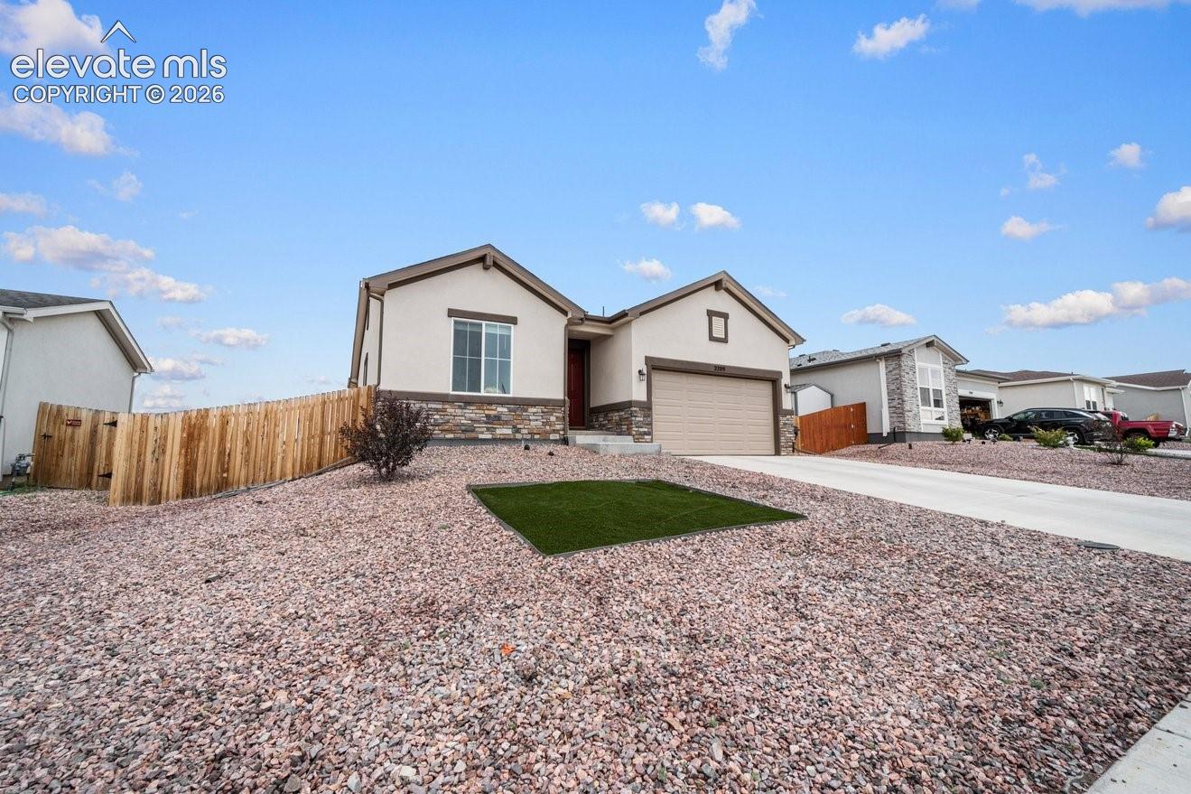 Listing photo 2 for 2209 Sunrise Lane