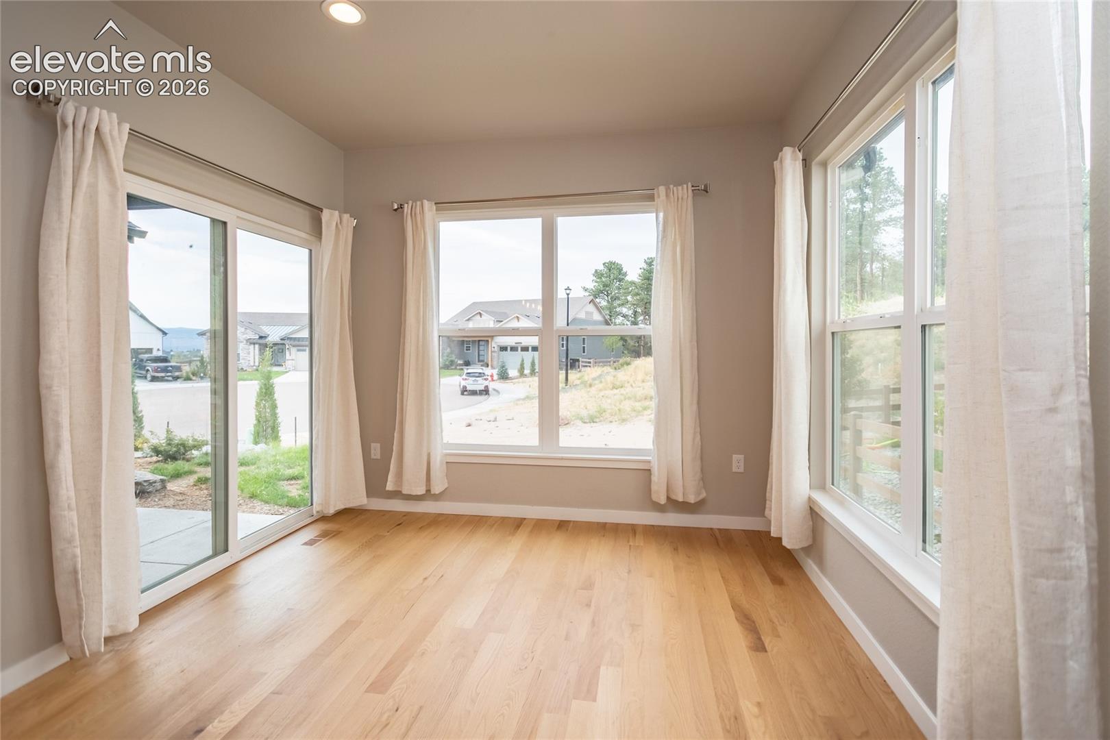 Listing photo 9 for 330 E Lost Pines Drive