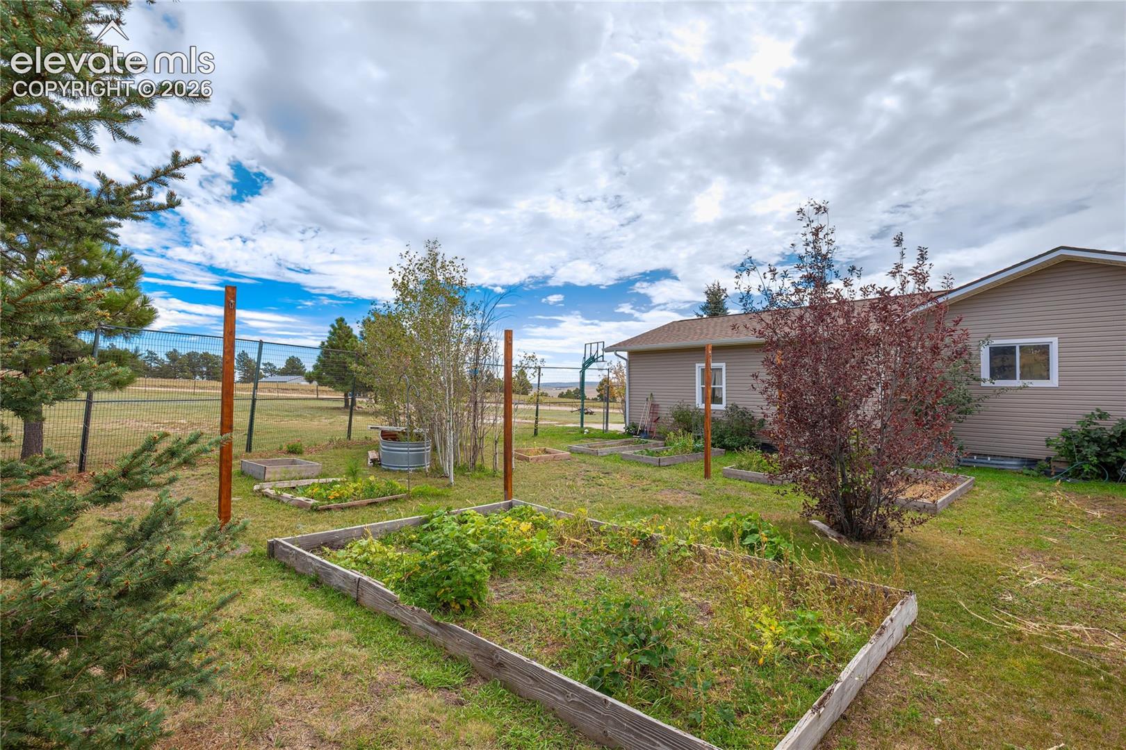 Listing photo 40 for 17650 Fremont Fort Drive