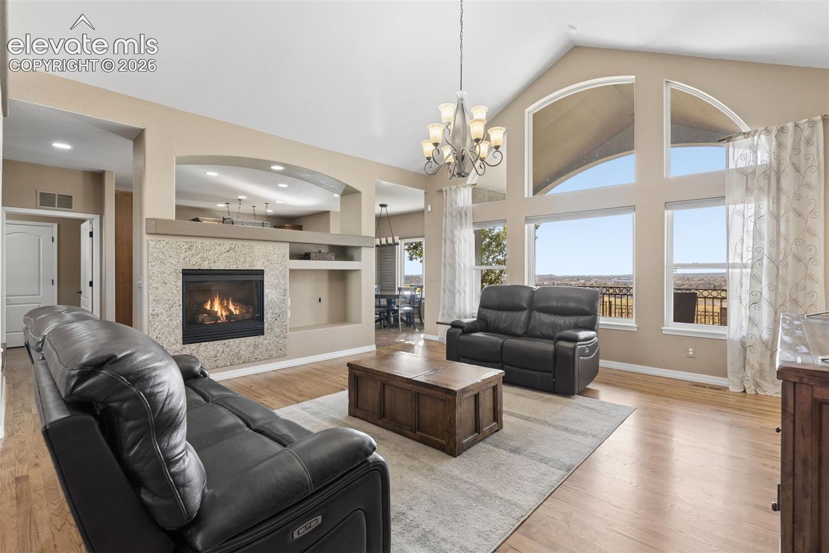 Listing photo 5 for 1055 Bayfield Drive