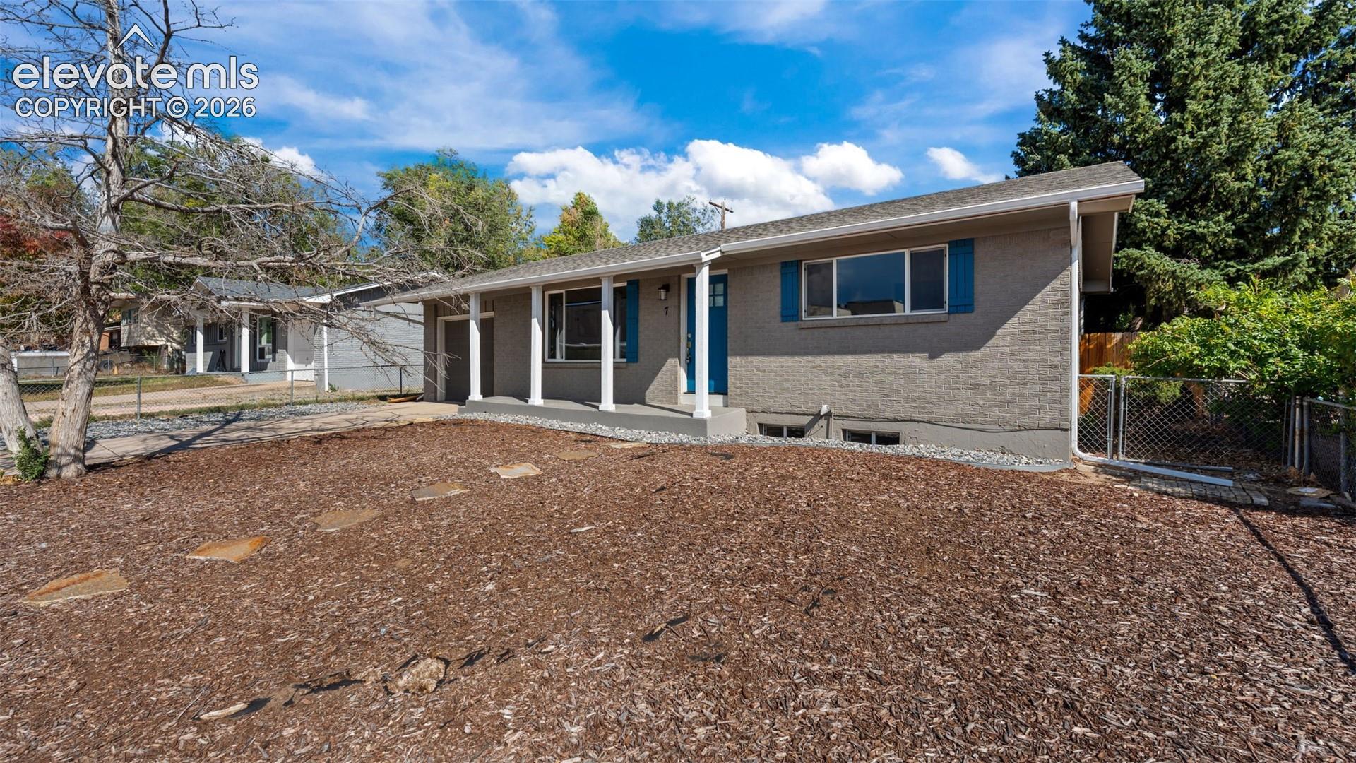 Listing photo 3 for 7 N Dartmouth Street
