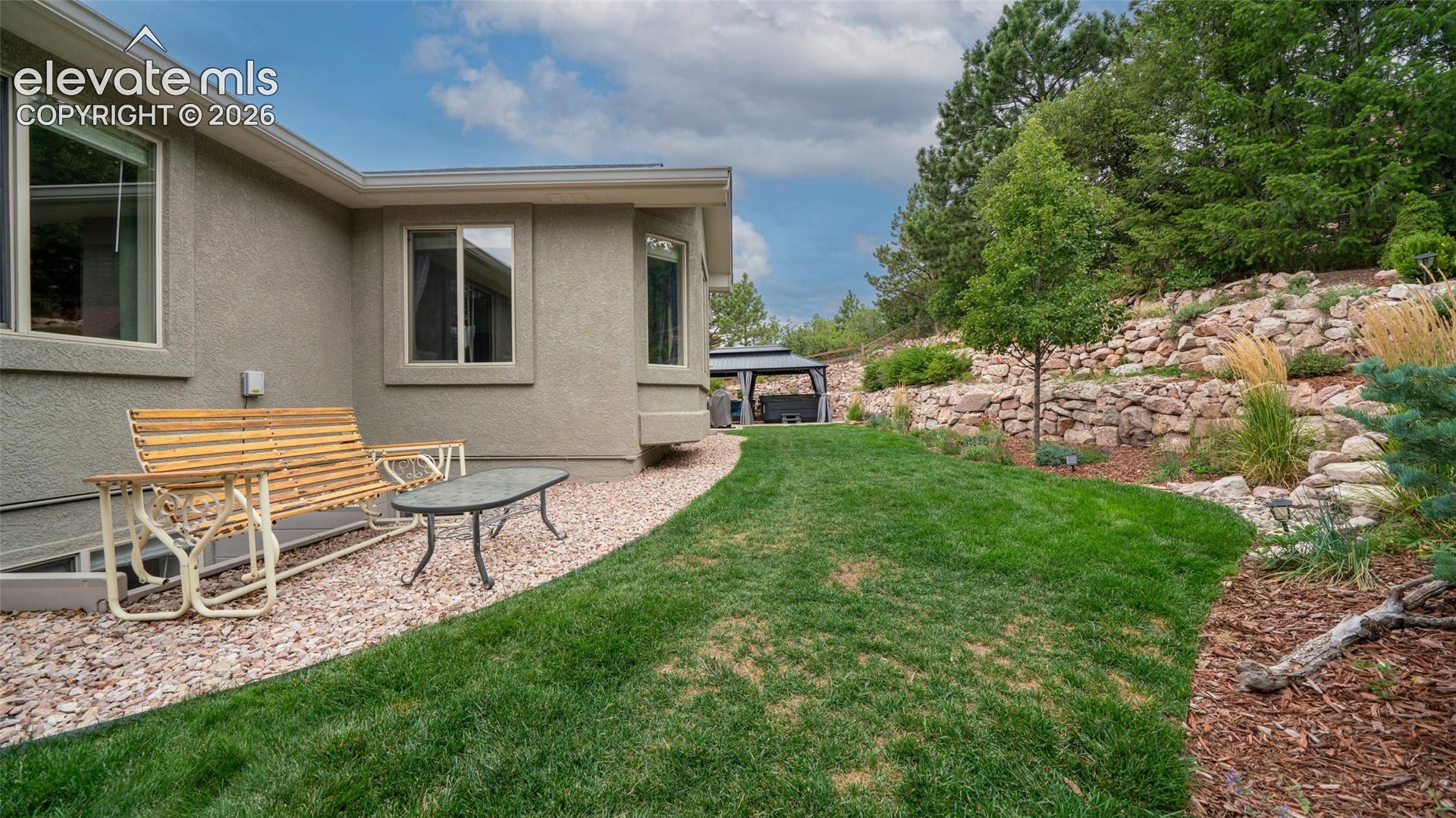Listing photo 36 for 40 Wuthering Heights Drive