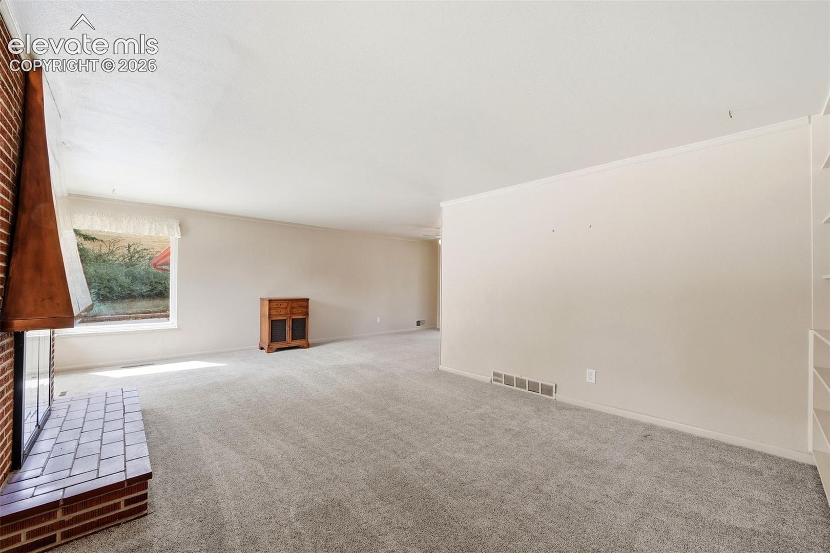 Listing photo 6 for 1406 Iowa Avenue