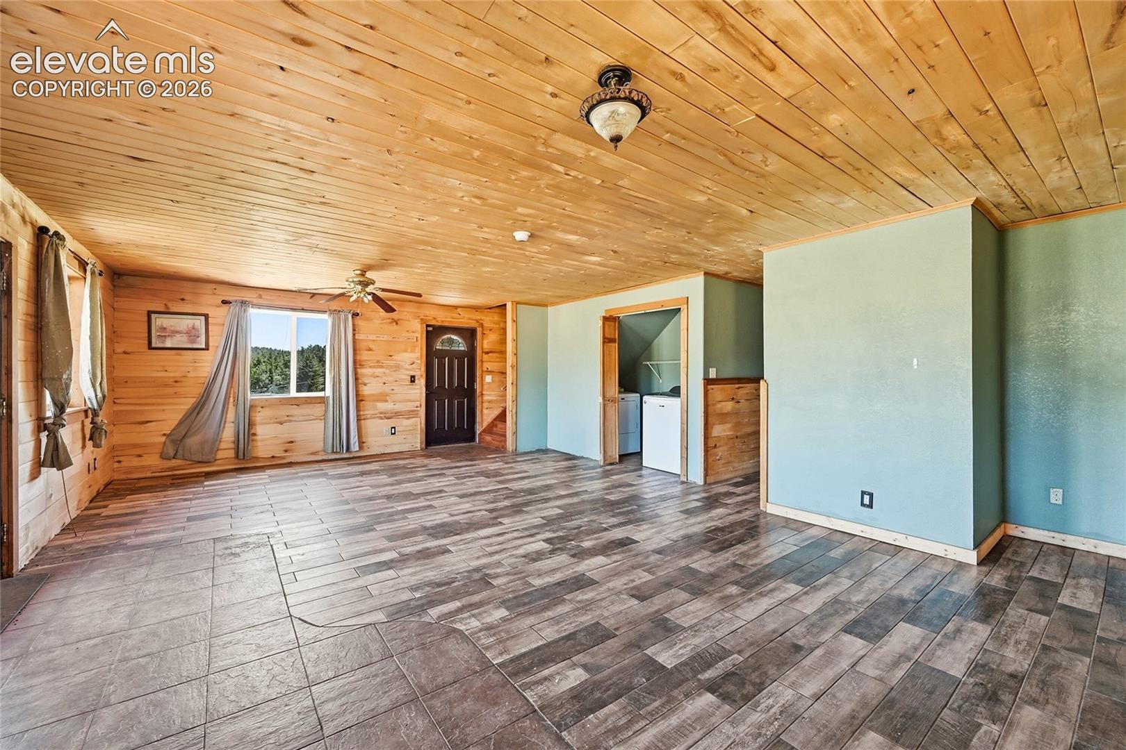Listing photo 8 for 927 Stonehenge Drive