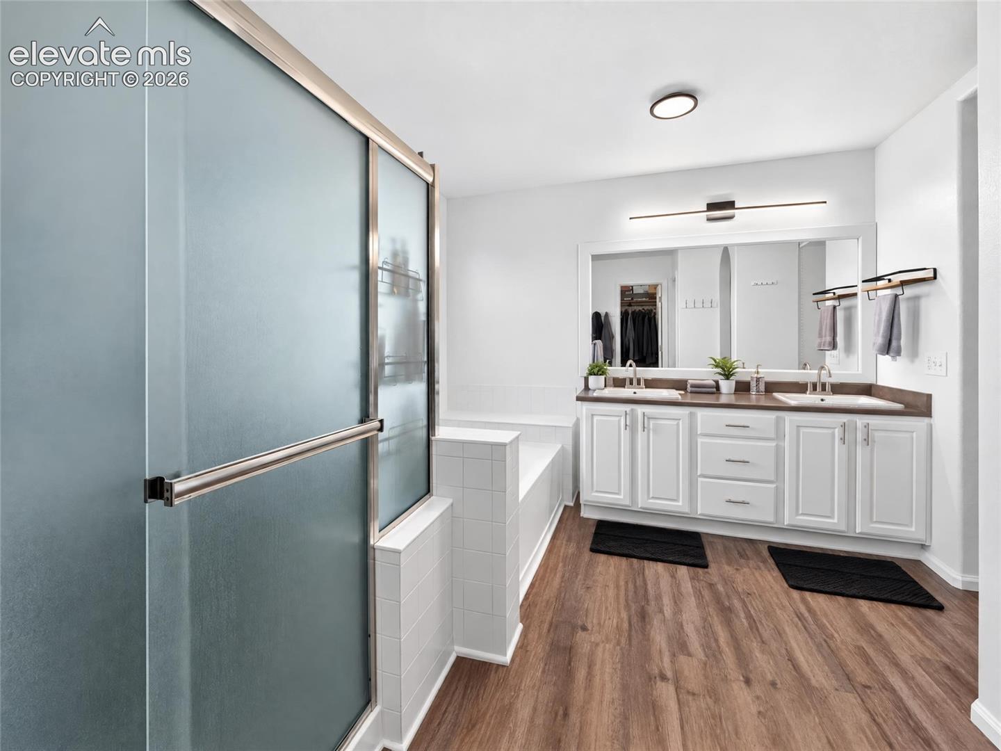 Listing photo 18 for 7490 Creekfront Drive