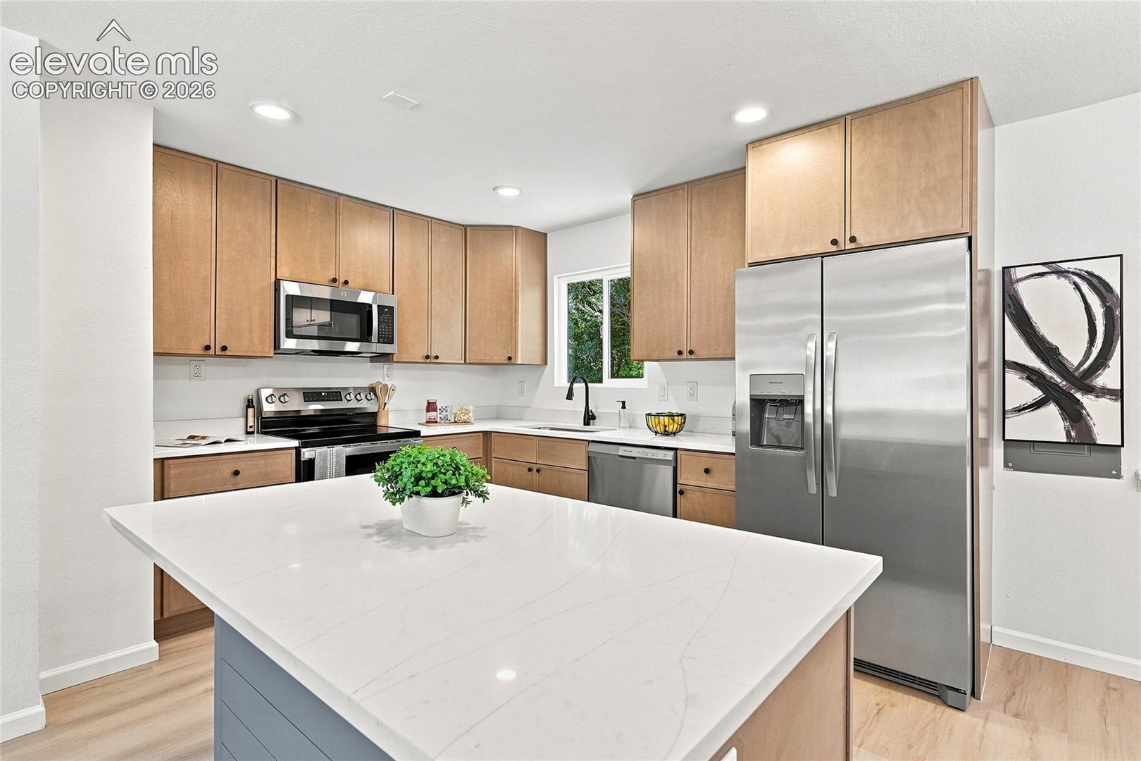 Listing photo 3 for 934 Bowser Drive