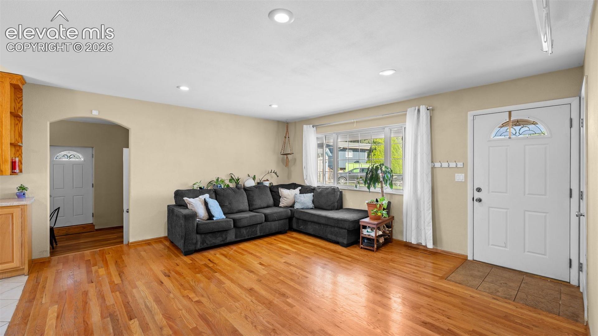 Listing photo 2 for 512 Corte Sol NA