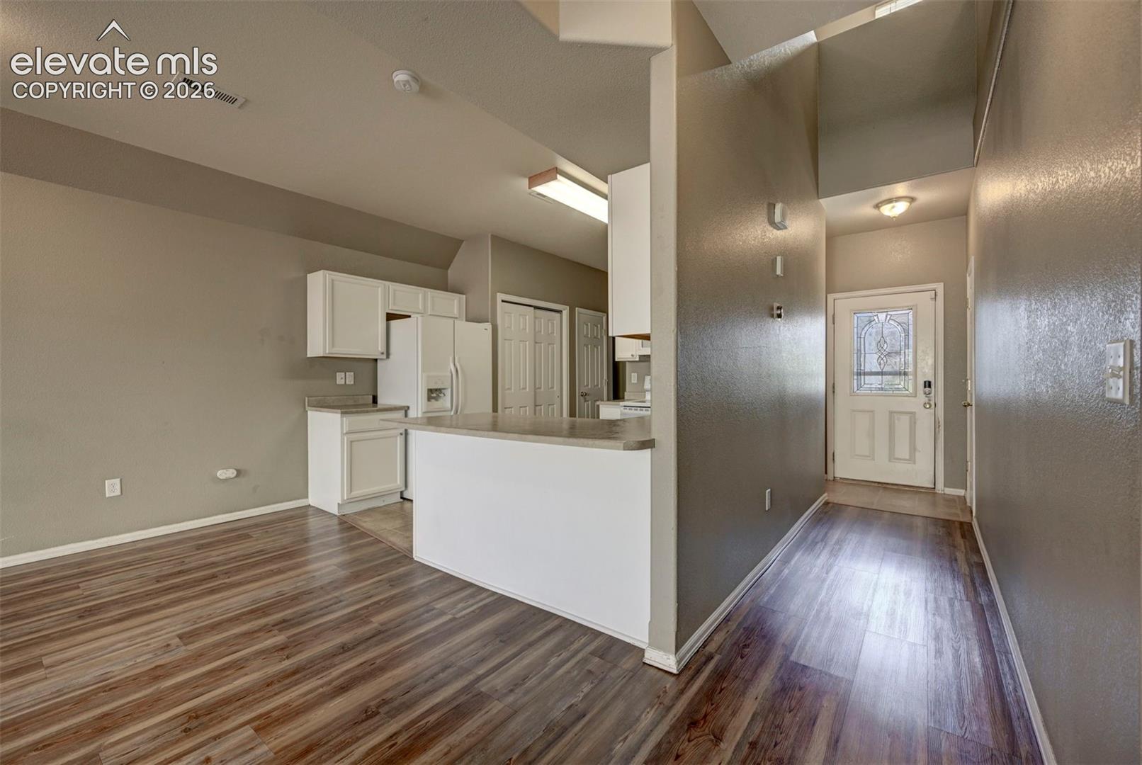 Listing photo 3 for 863 Red Thistle View