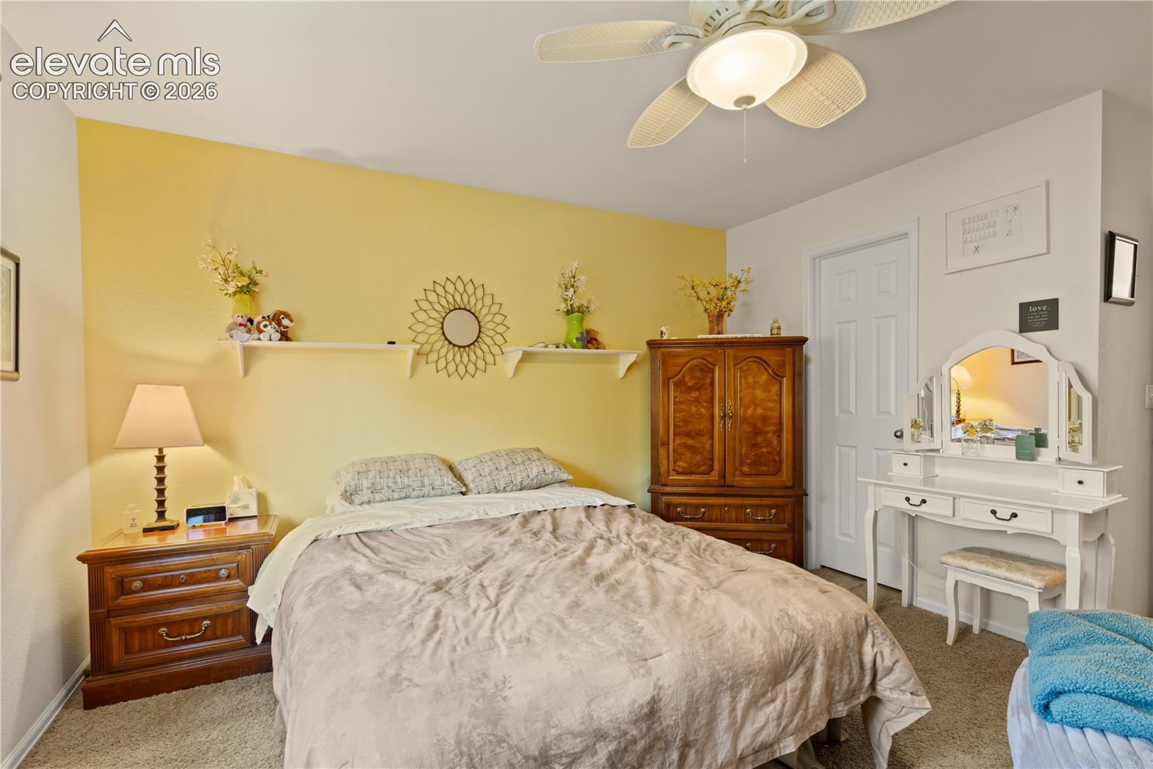 Listing photo 10 for 8234 Meadowcrest Drive