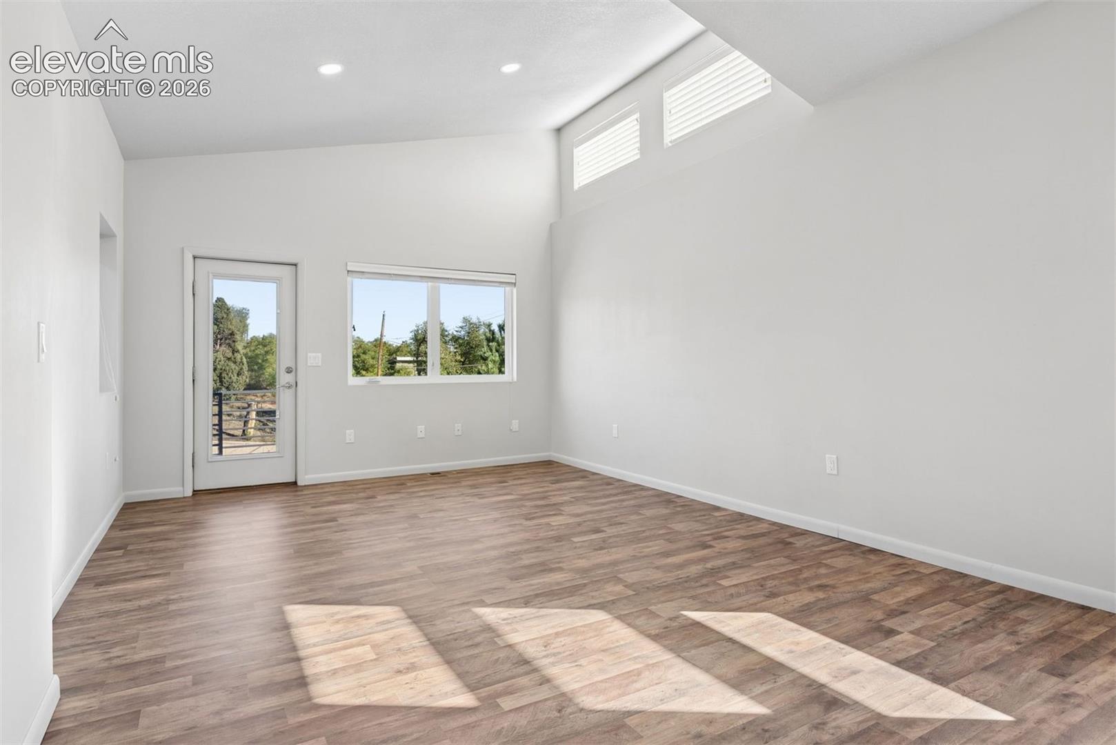 Listing photo 29 for 815 W Jefferson Street