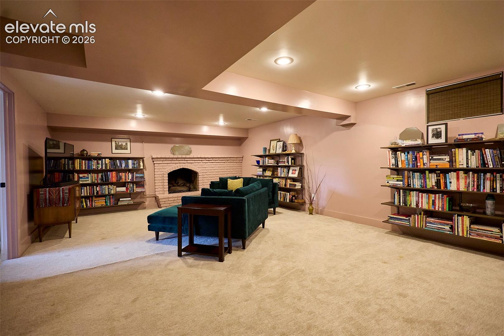 Listing photo 26 for 6827 Rosewood Drive