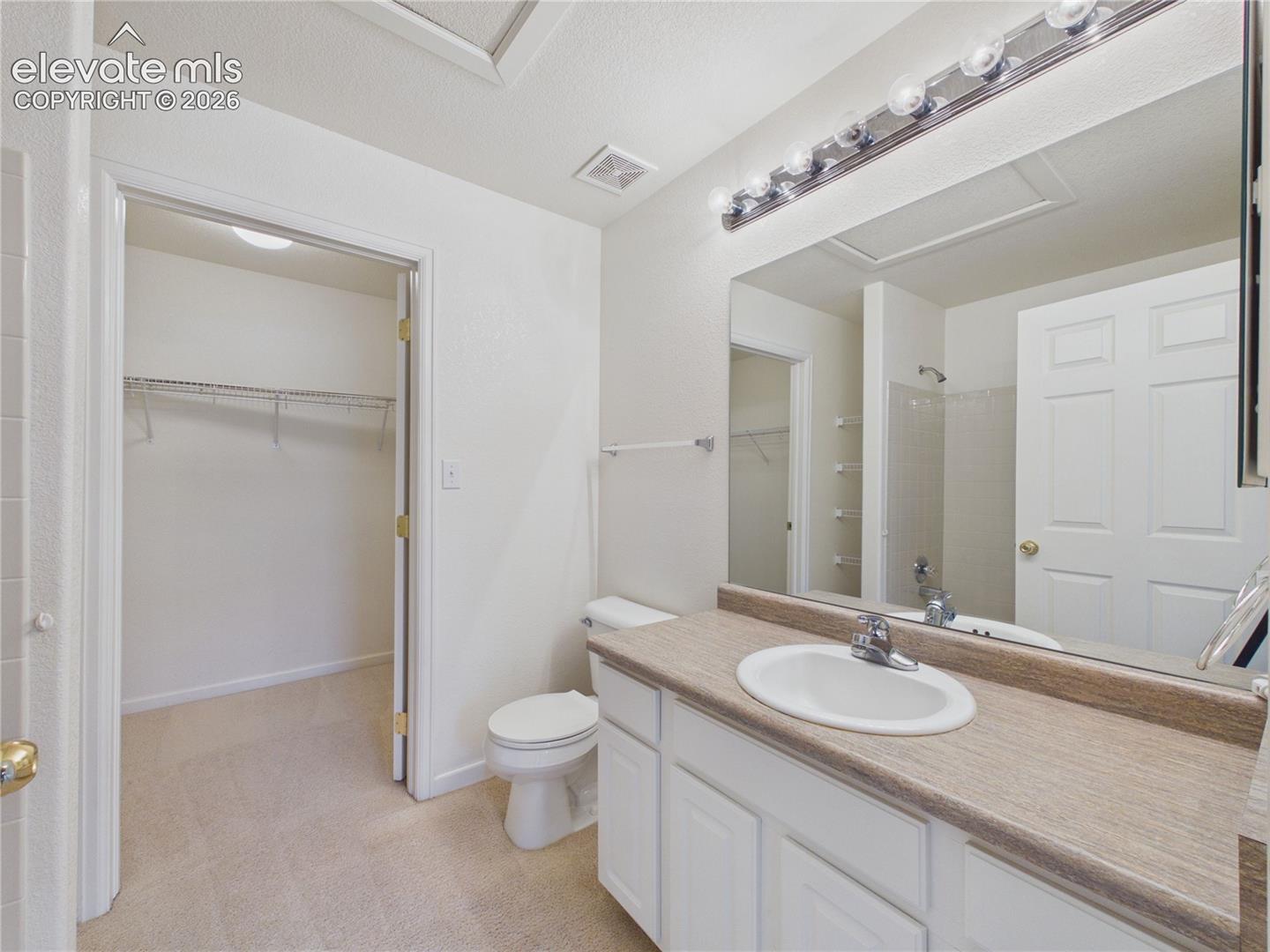Listing photo 14 for 2025 Kingsroyal Boulevard F