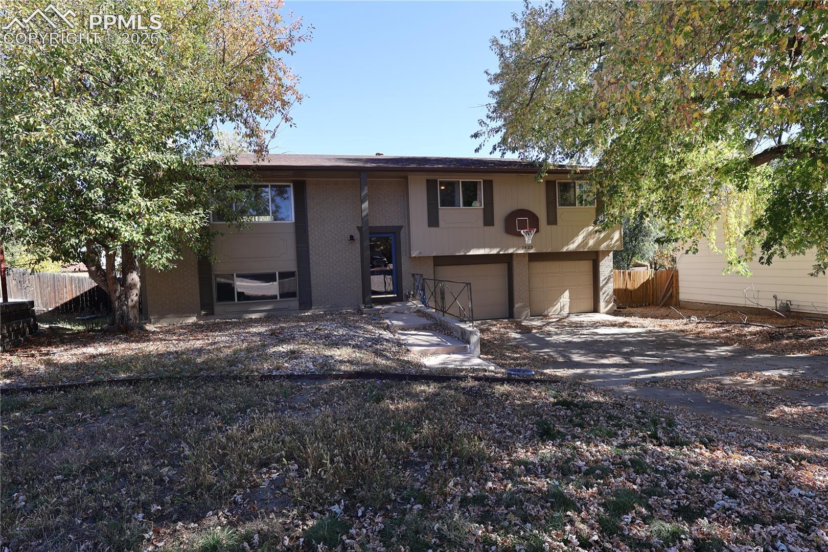 1623 James Circle
