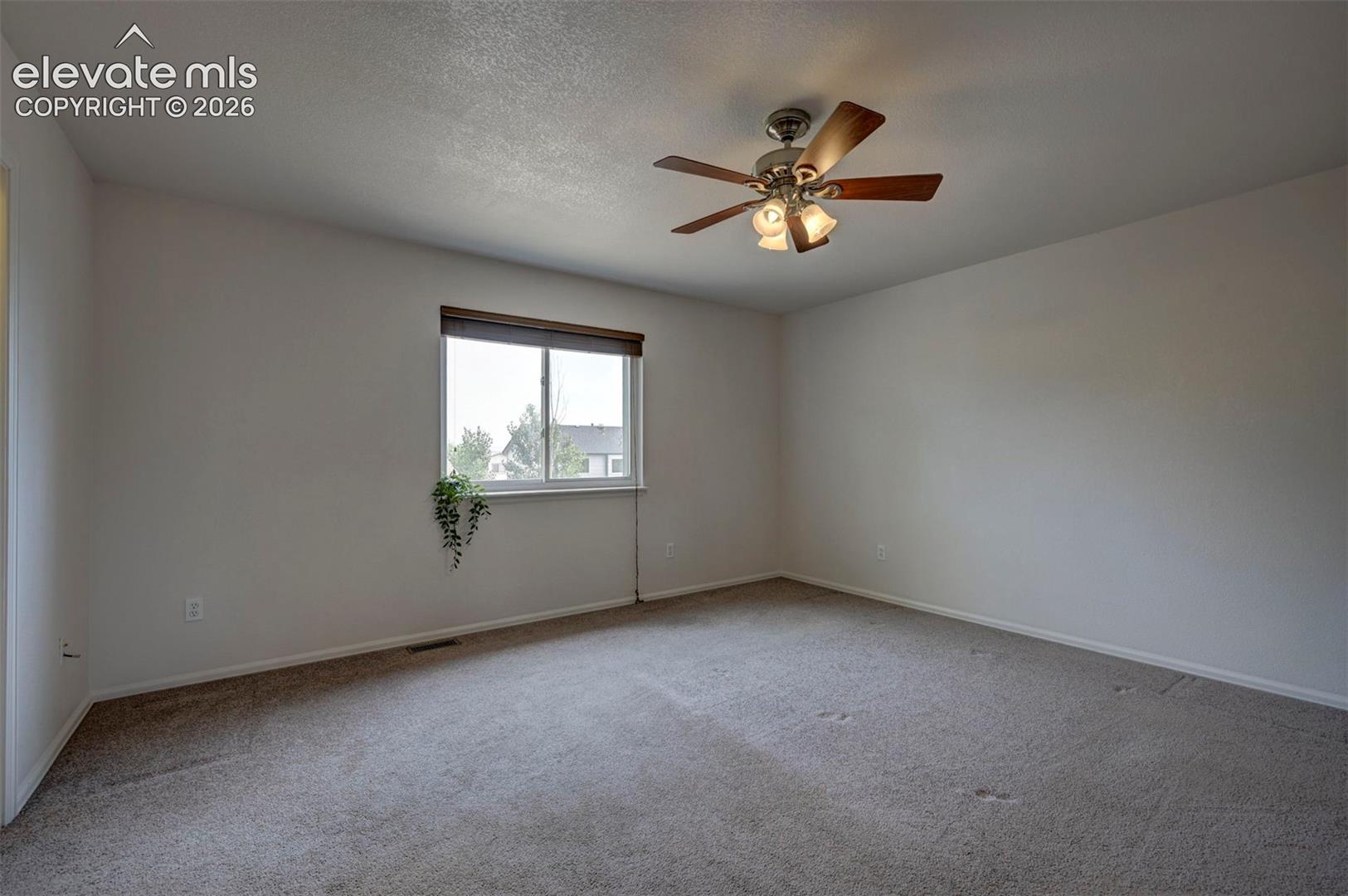 Listing photo 14 for 862 Descendant Drive