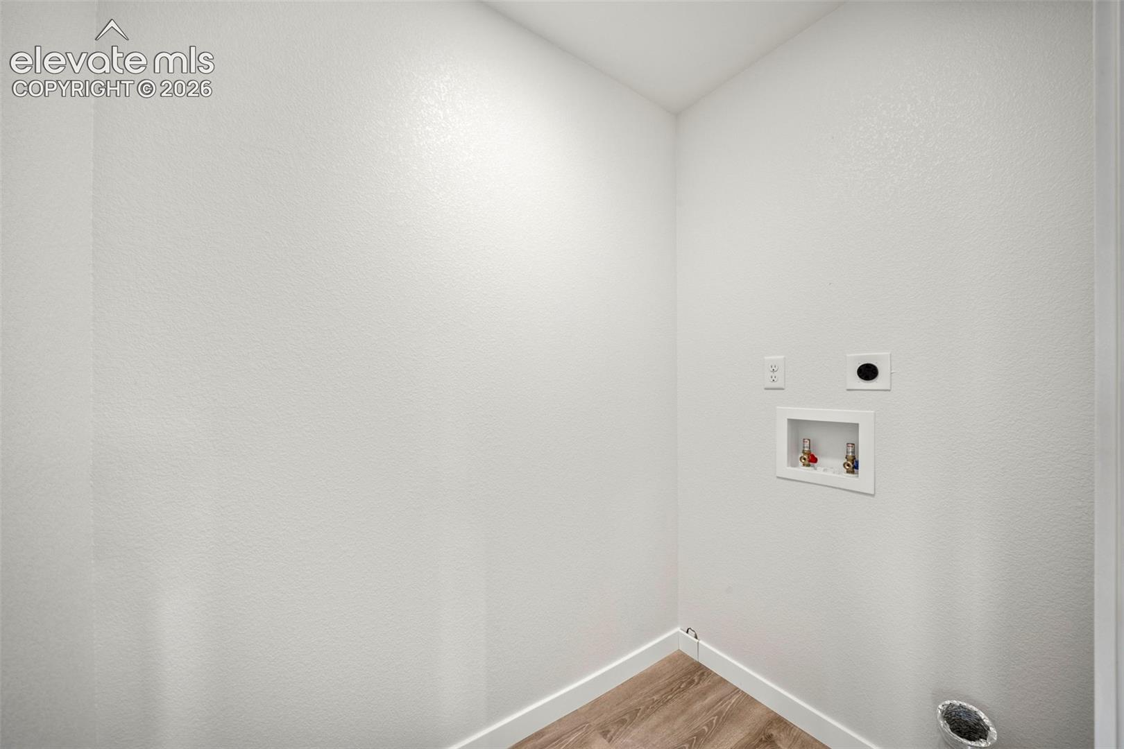 Listing photo 23 for 107 E May Avenue