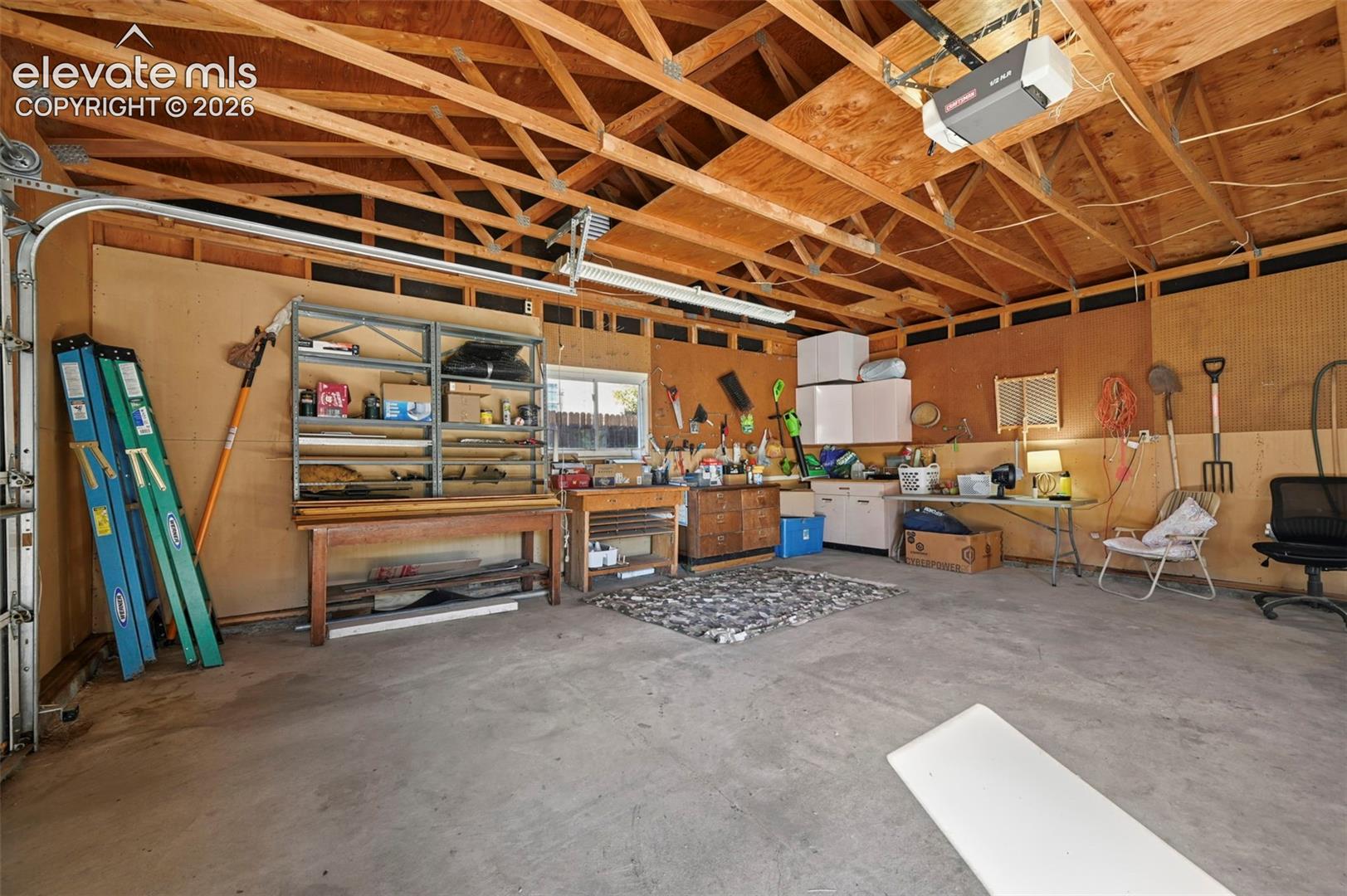 Listing photo 21 for 2041 Vinewood Lane