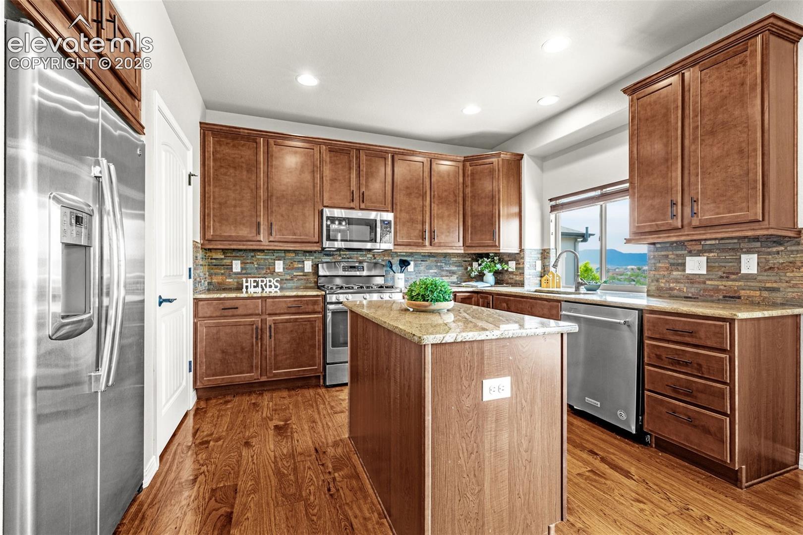 Listing photo 10 for 1528 Yellow Tail Drive