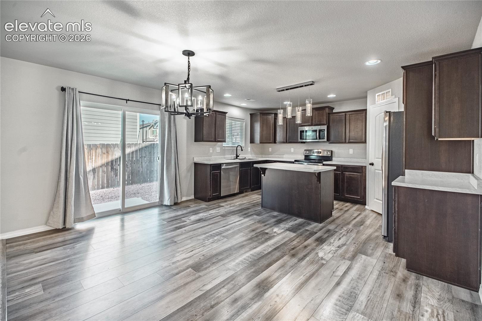 Listing photo 4 for 7714 Cruzer Heights