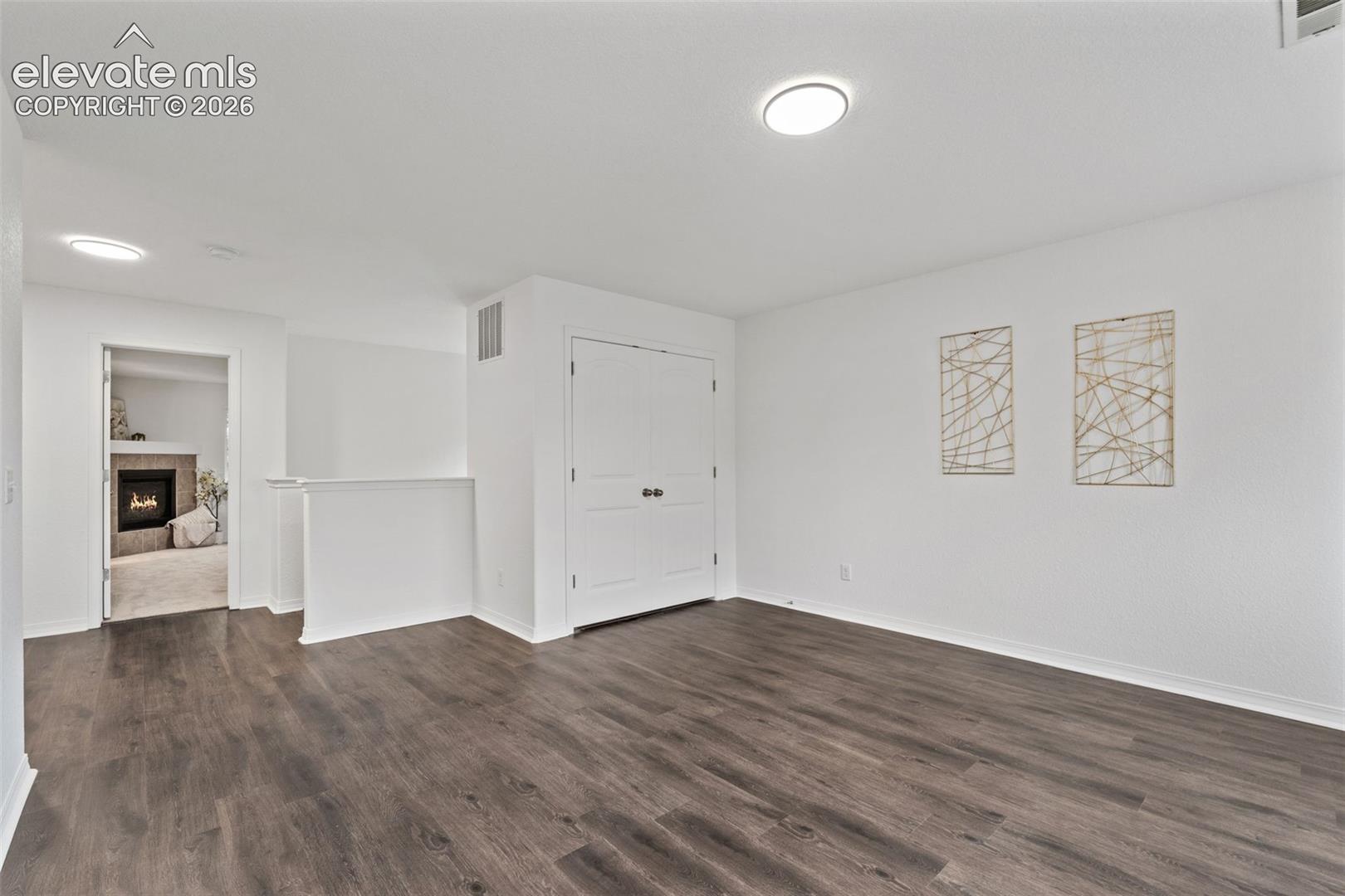 Listing photo 26 for 421 Autumn Place